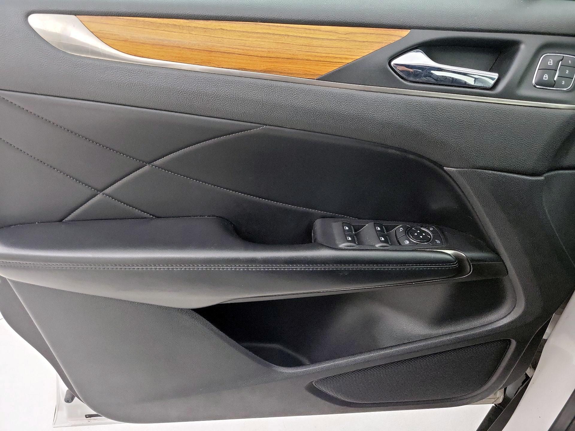 Thumbnail: 2015 Lincoln MKC - 12