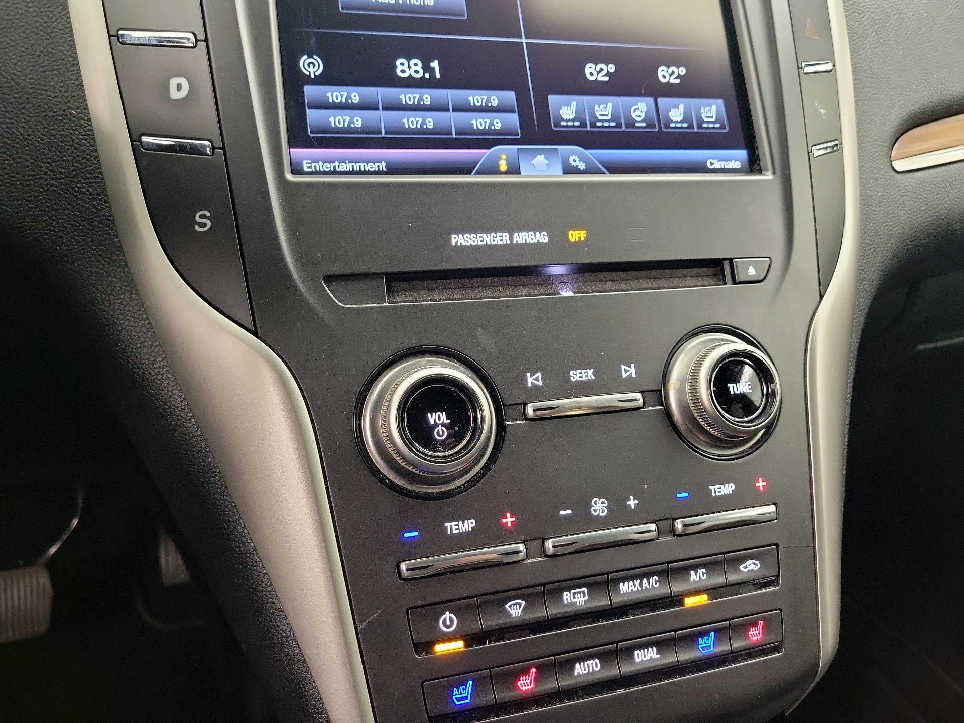 Thumbnail: 2015 Lincoln MKC - 16