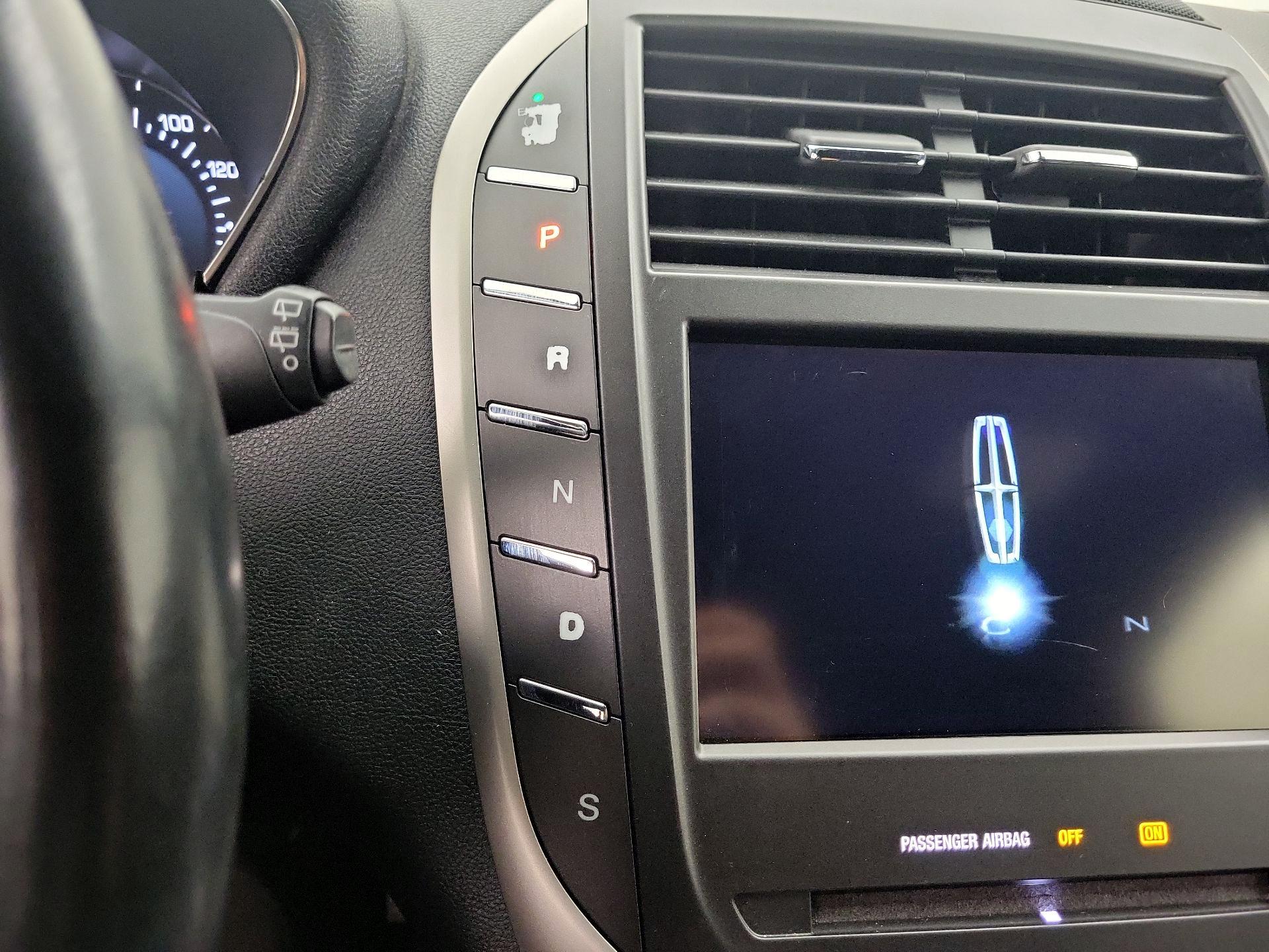 Thumbnail: 2015 Lincoln MKC - 17