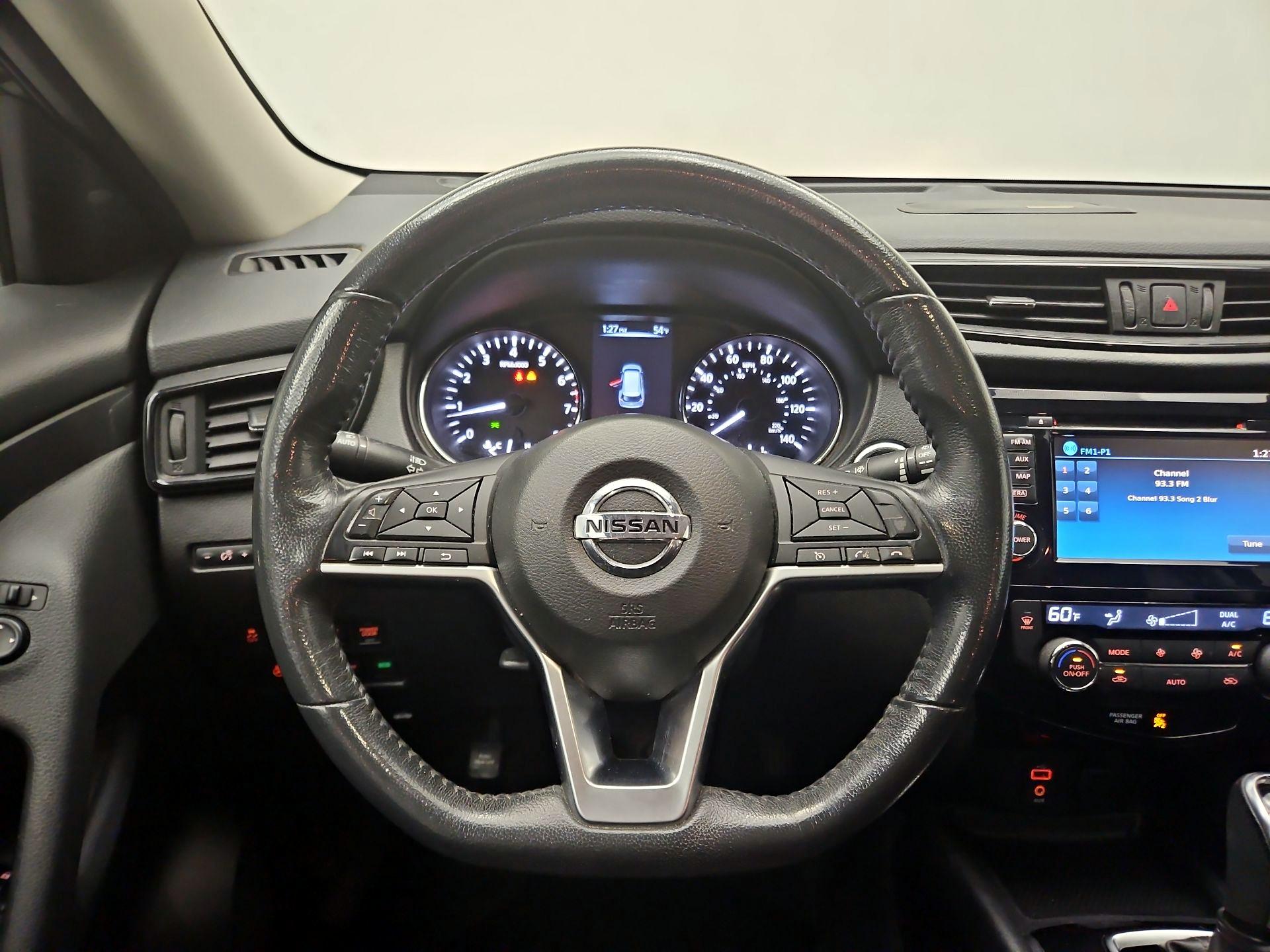 Thumbnail: 2017 Nissan Rogue - 10