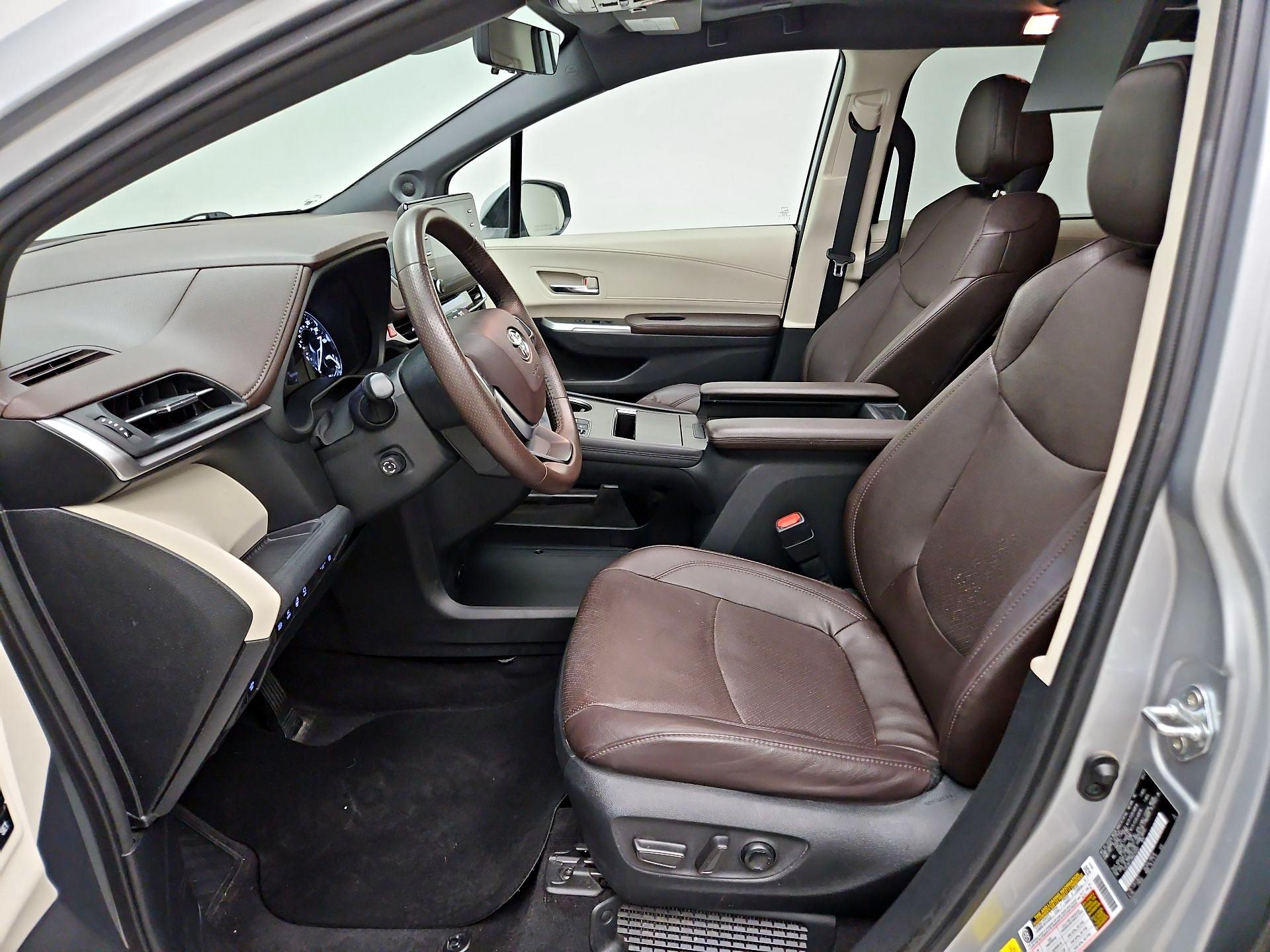 Thumbnail: 2021 Toyota Sienna - 11