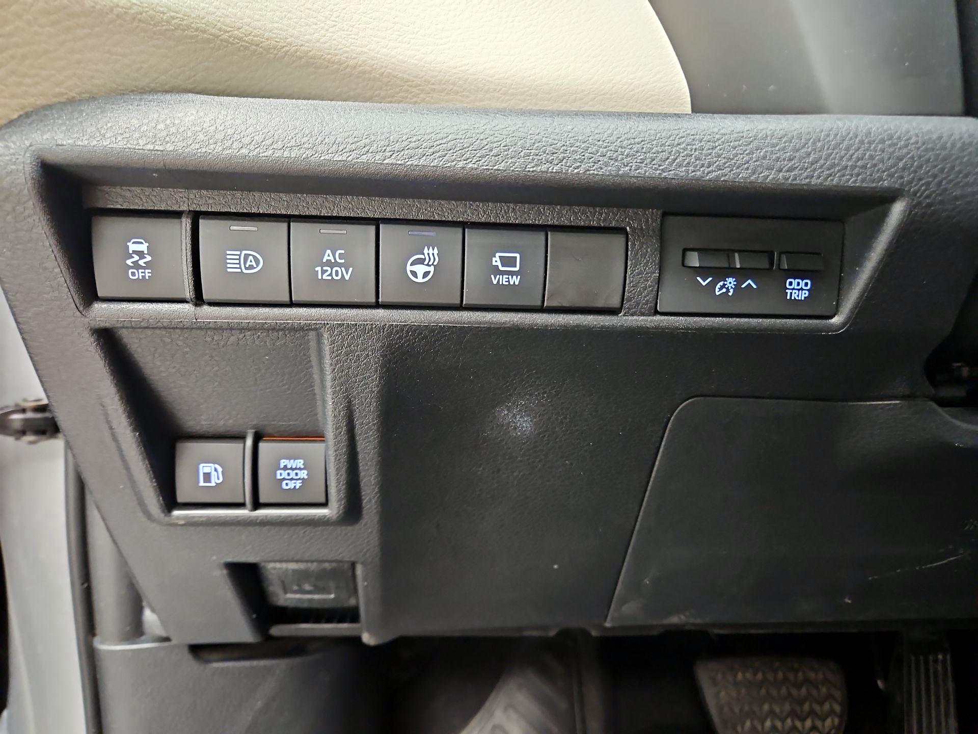 Thumbnail: 2021 Toyota Sienna - 13