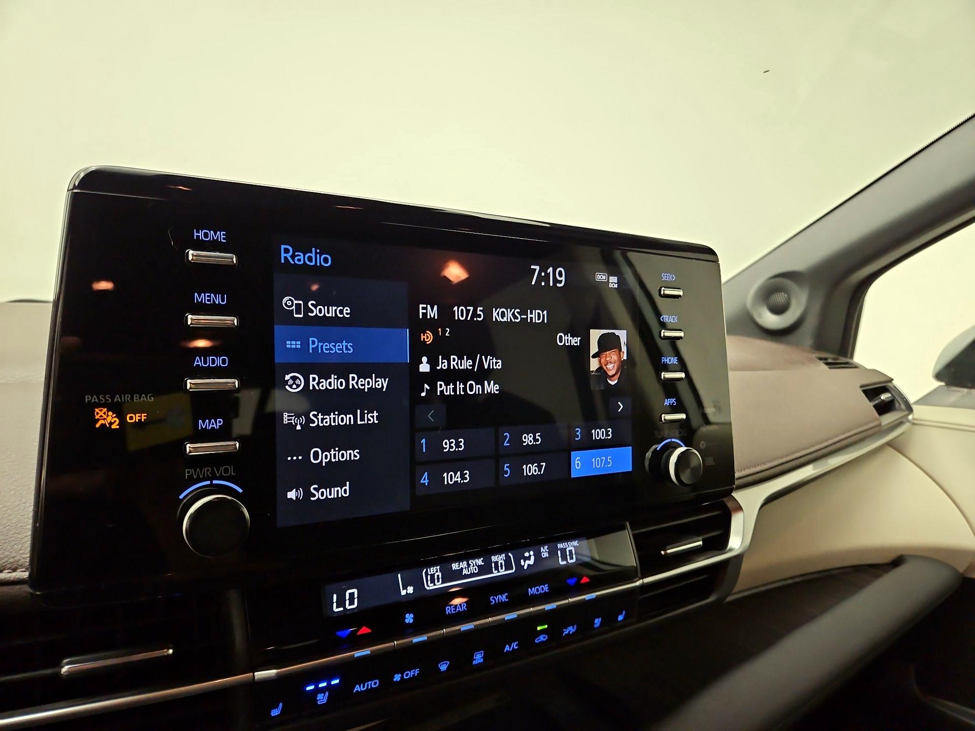 Thumbnail: 2021 Toyota Sienna - 16