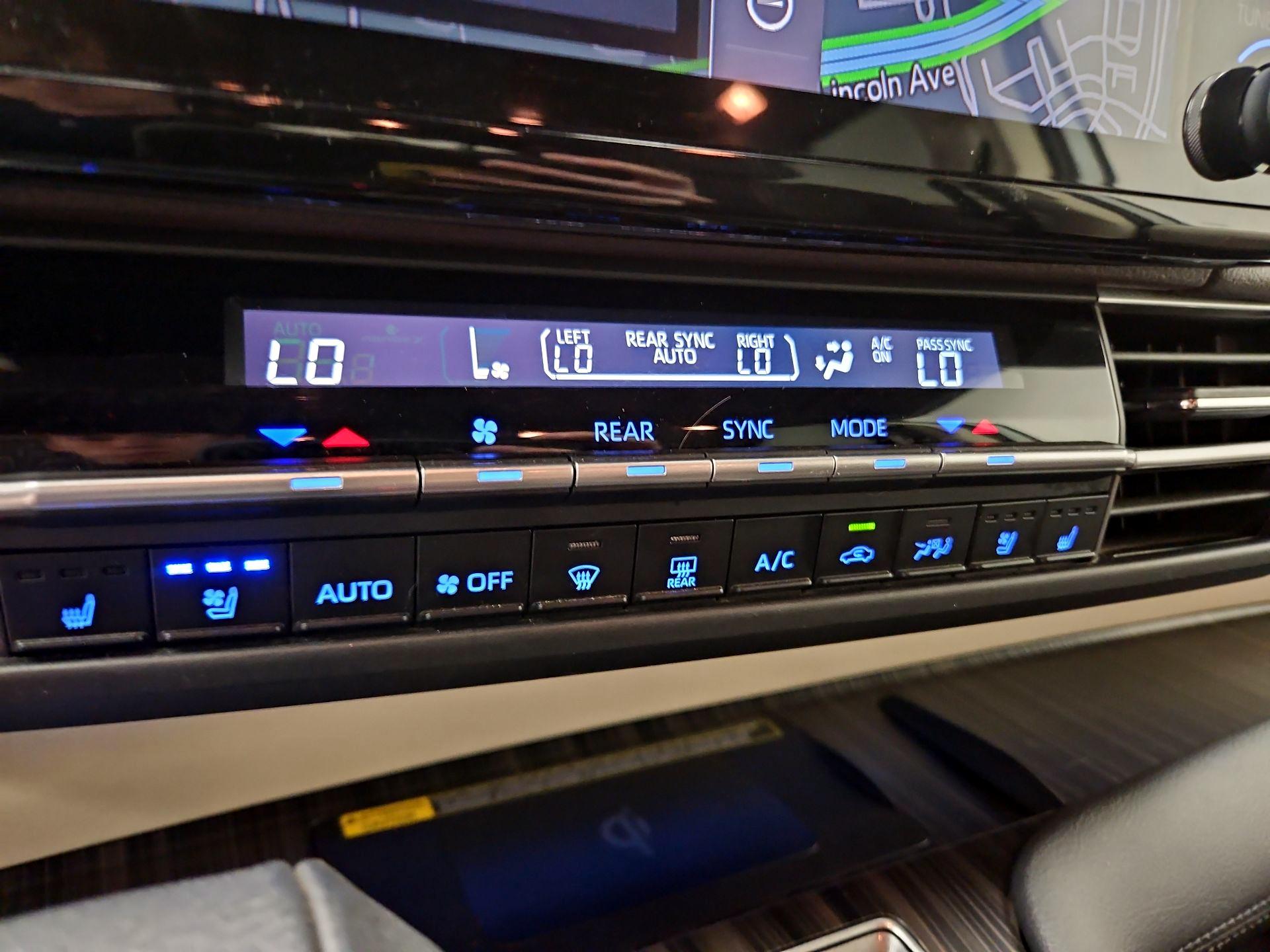 Thumbnail: 2021 Toyota Sienna - 17