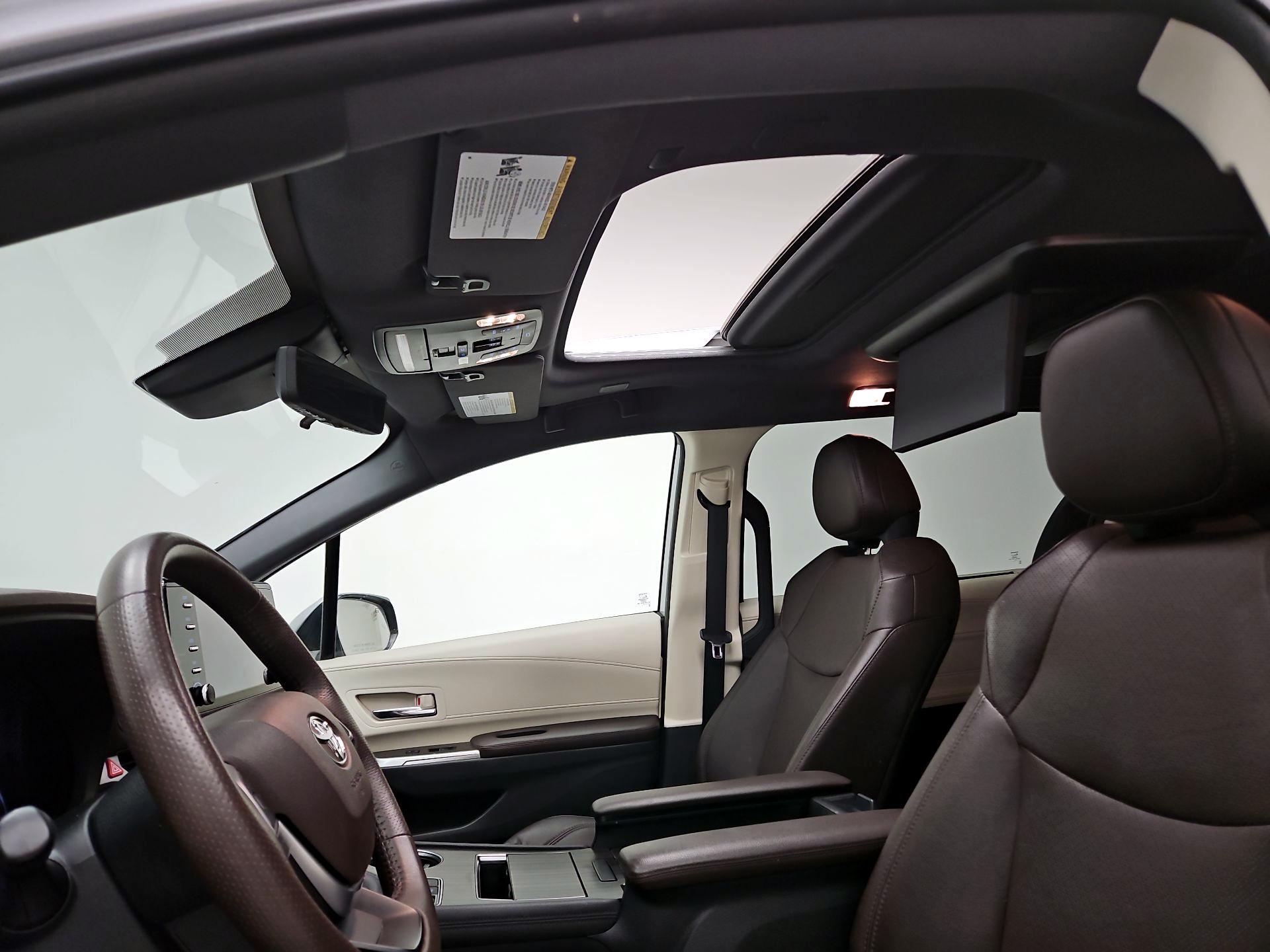 Thumbnail: 2021 Toyota Sienna - 20