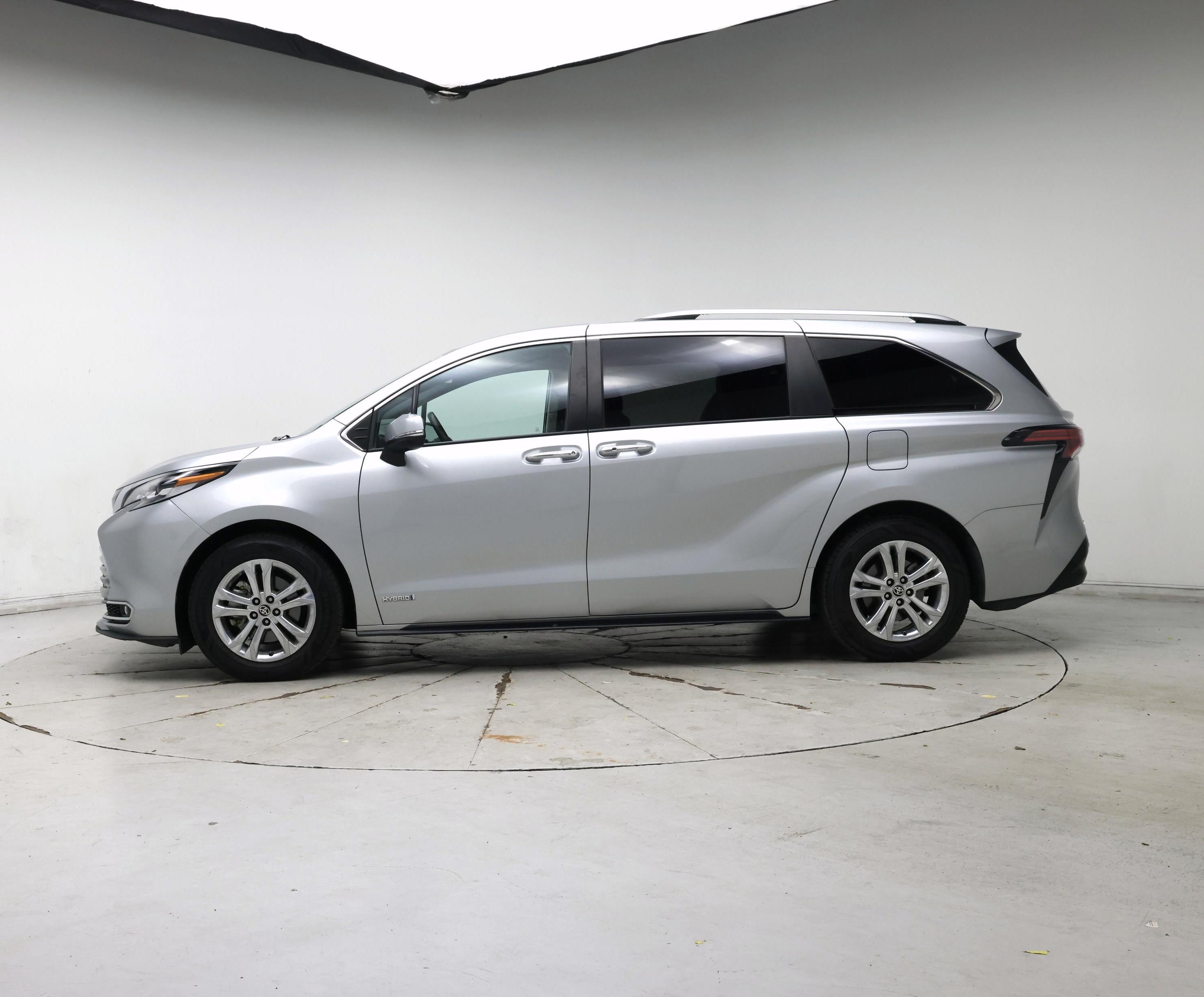 Thumbnail: 2021 Toyota Sienna - 3