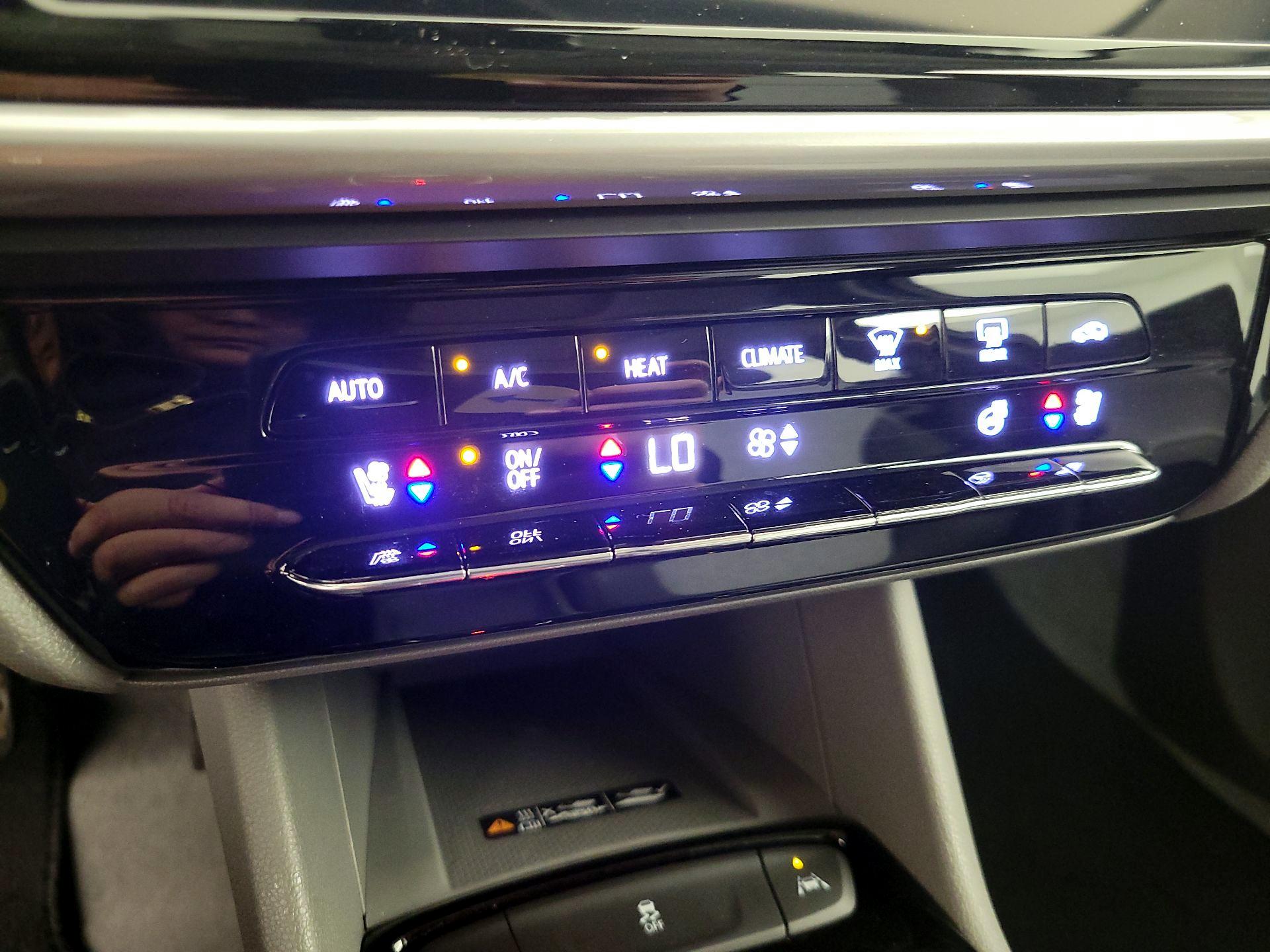 Thumbnail: 2022 Chevrolet Bolt EUV - 17