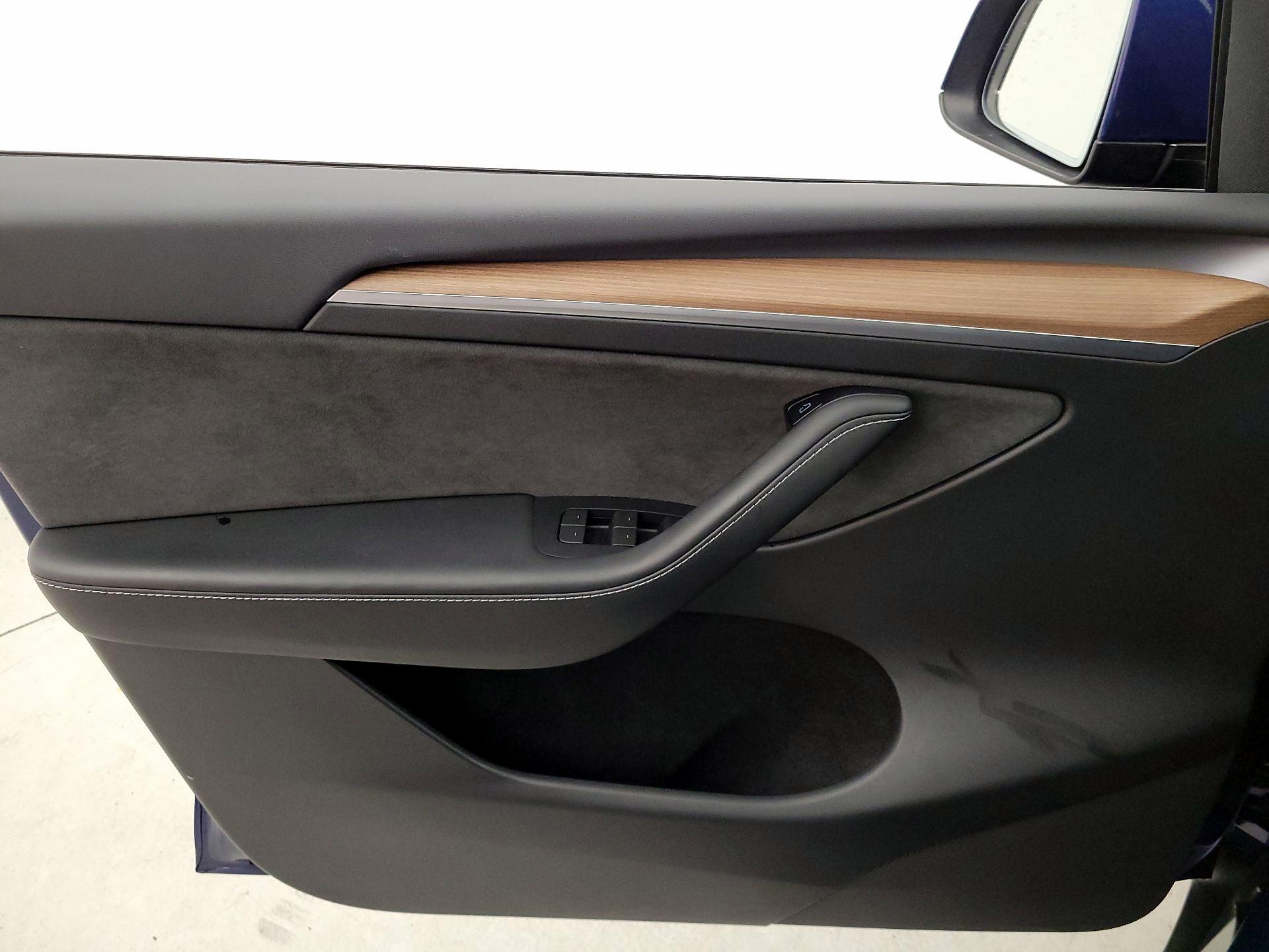 Thumbnail: 2023 Tesla Model Y - 12