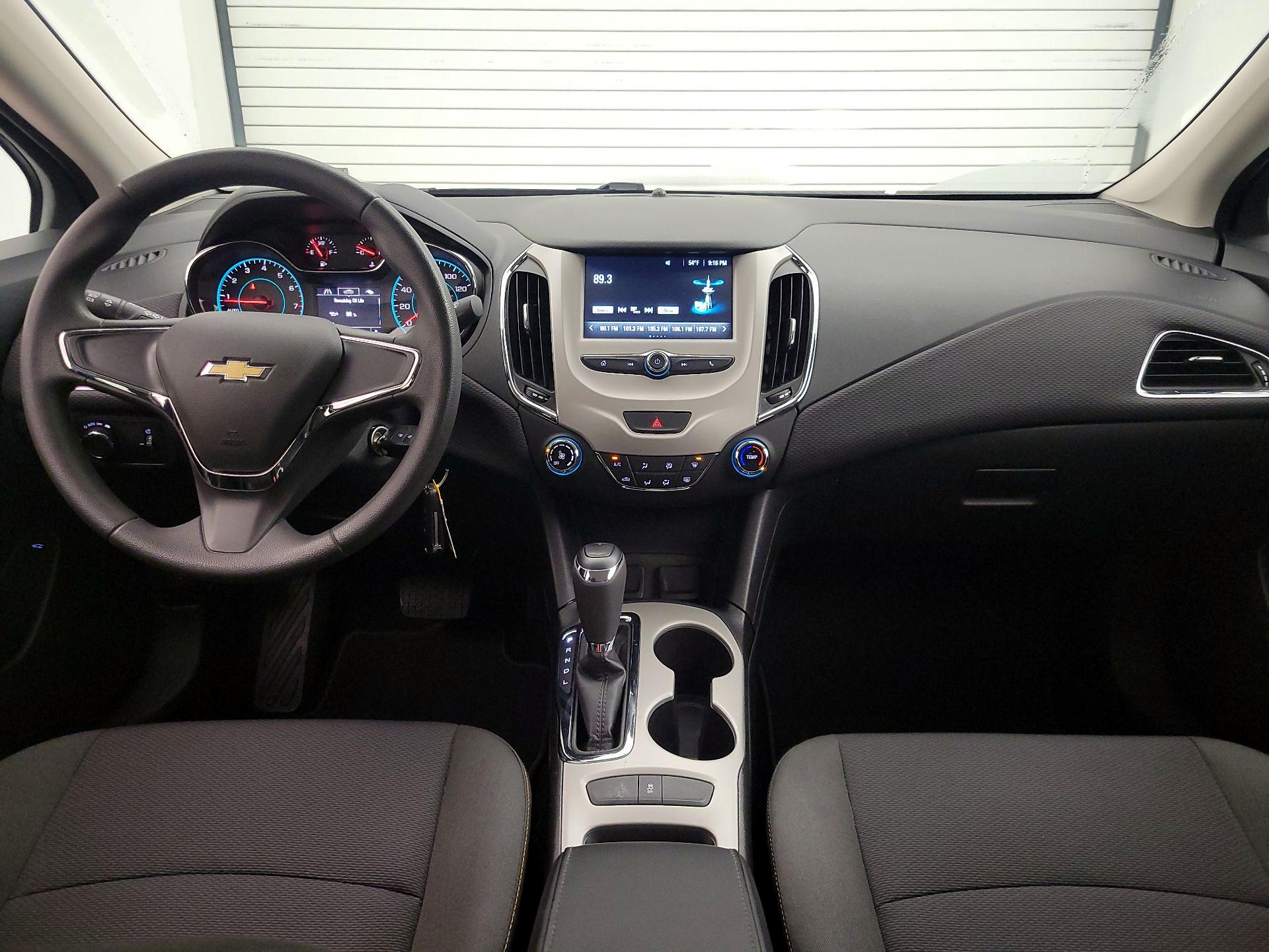 Thumbnail: 2017 Chevrolet Cruze - 9