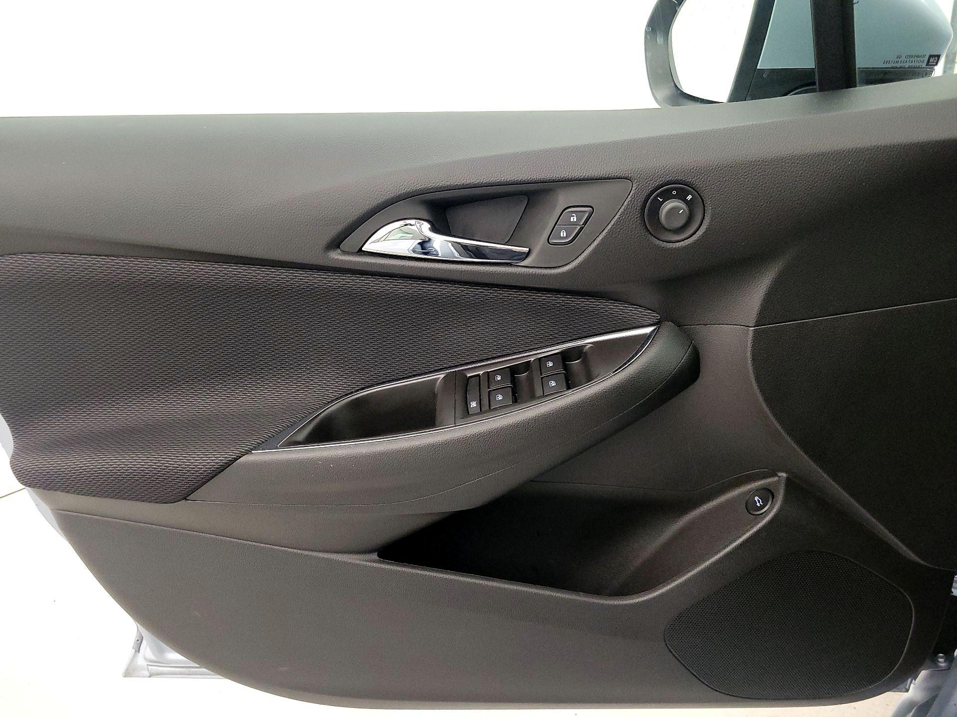 Thumbnail: 2017 Chevrolet Cruze - 12