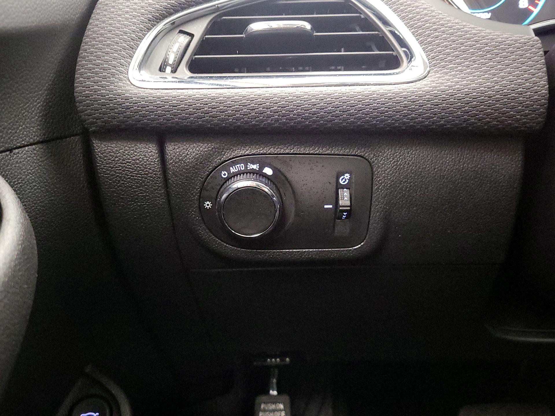 Thumbnail: 2017 Chevrolet Cruze - 13