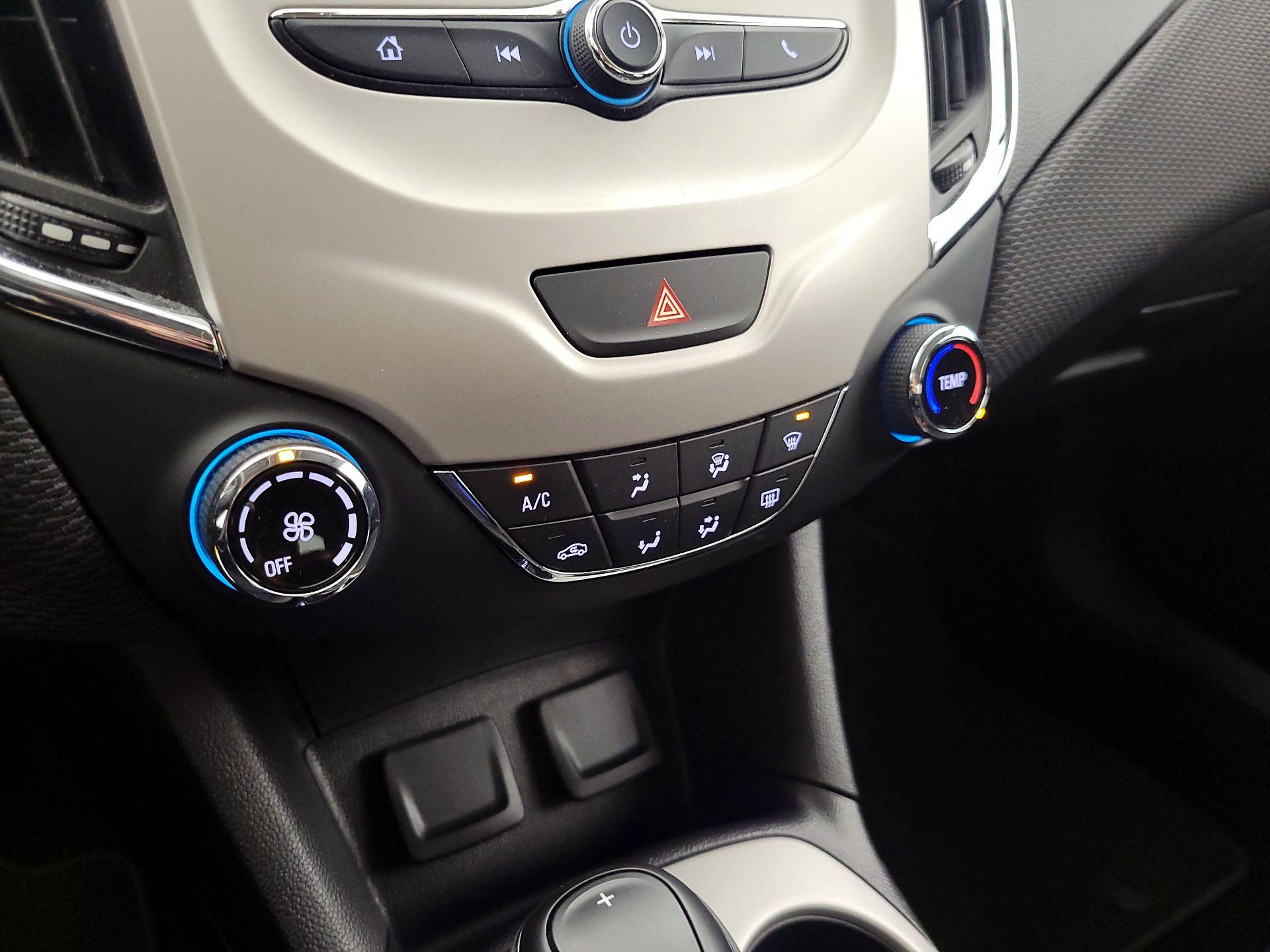 Thumbnail: 2017 Chevrolet Cruze - 16