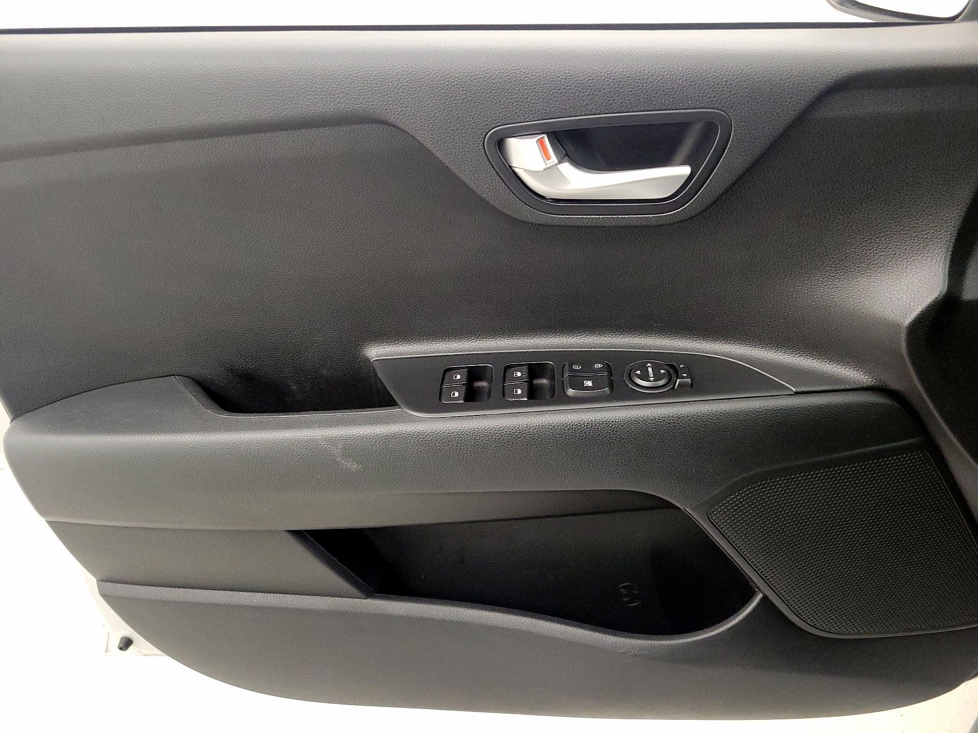 Thumbnail: 2021 Kia Rio - 12