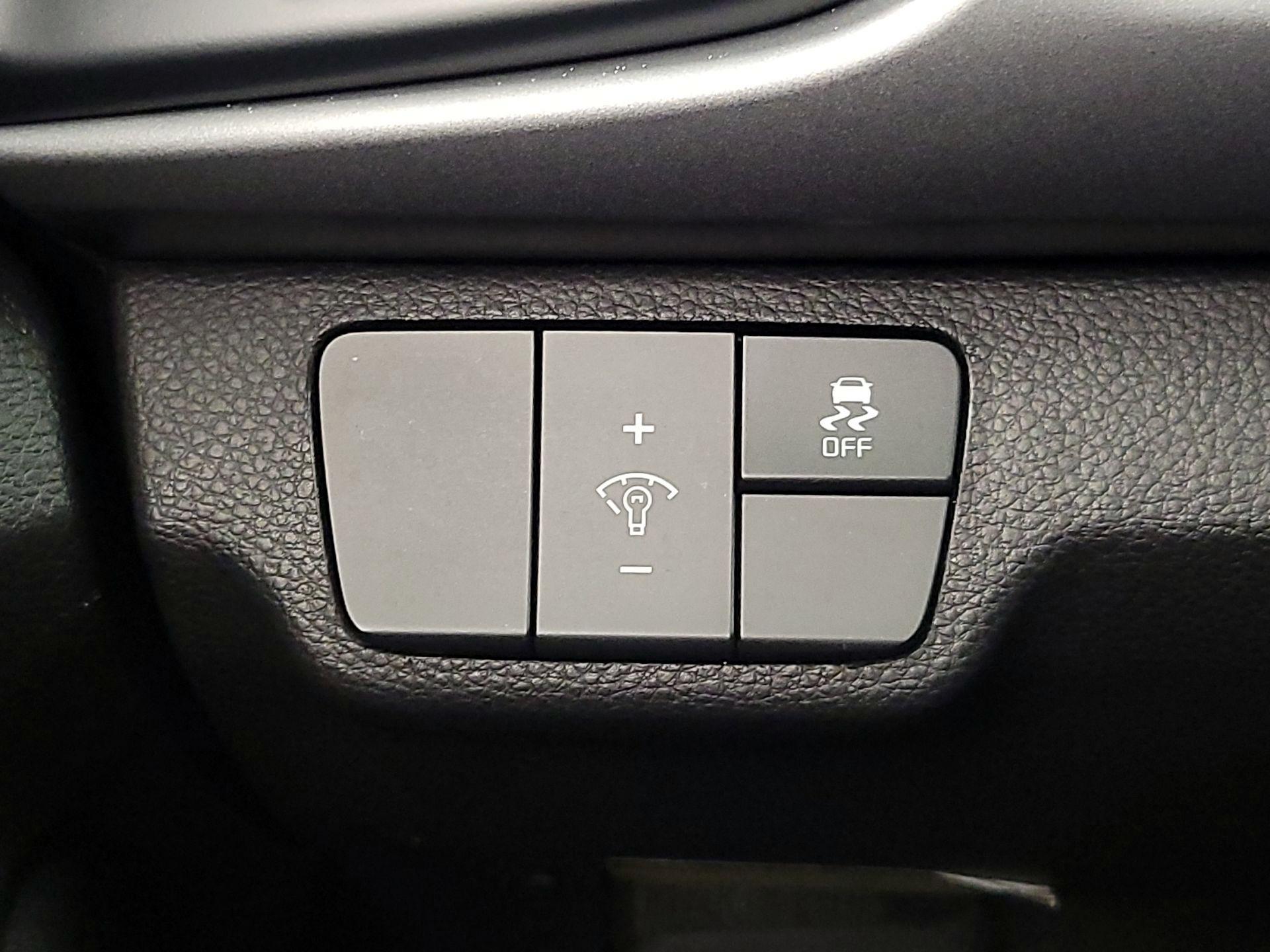 Thumbnail: 2021 Kia Rio - 13