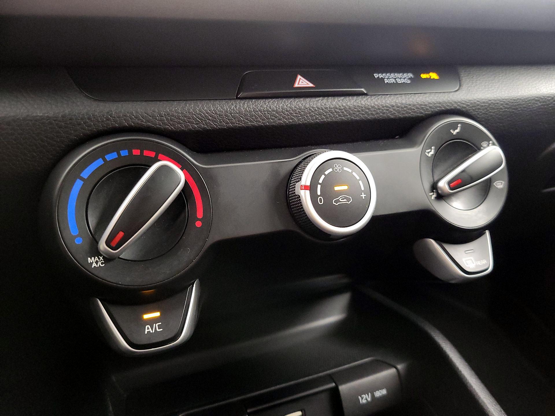 Thumbnail: 2021 Kia Rio - 16