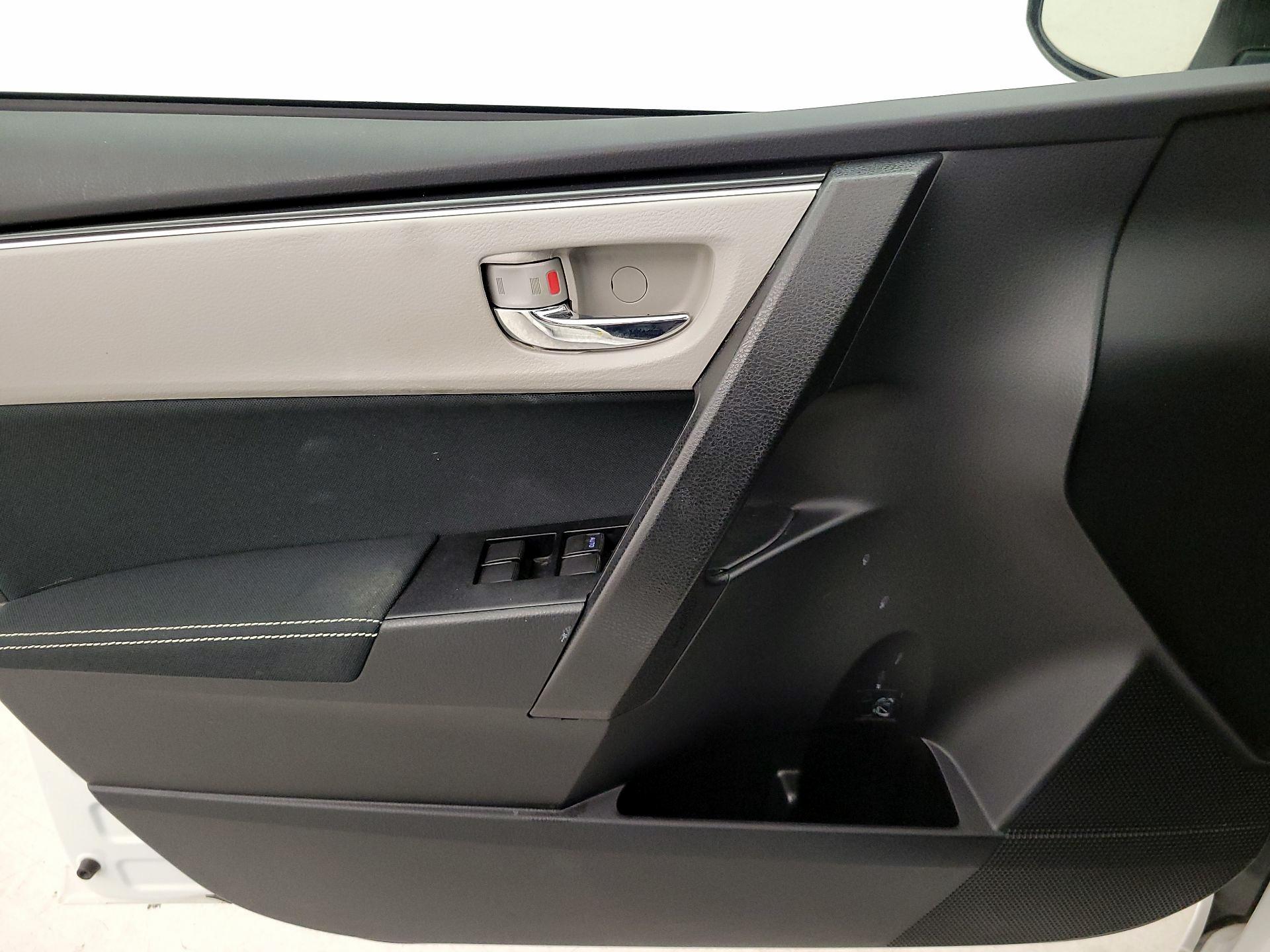 Thumbnail: 2017 Toyota Corolla - 12