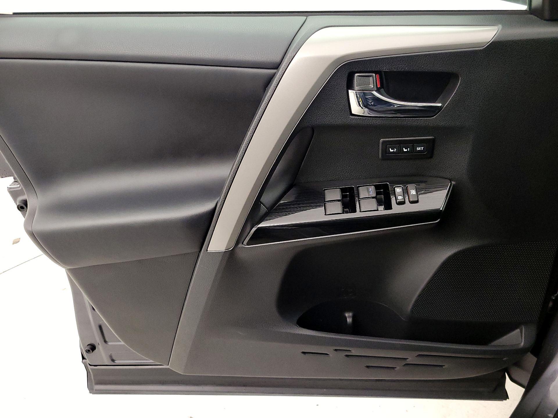 Thumbnail: 2017 Toyota RAV4 - 12