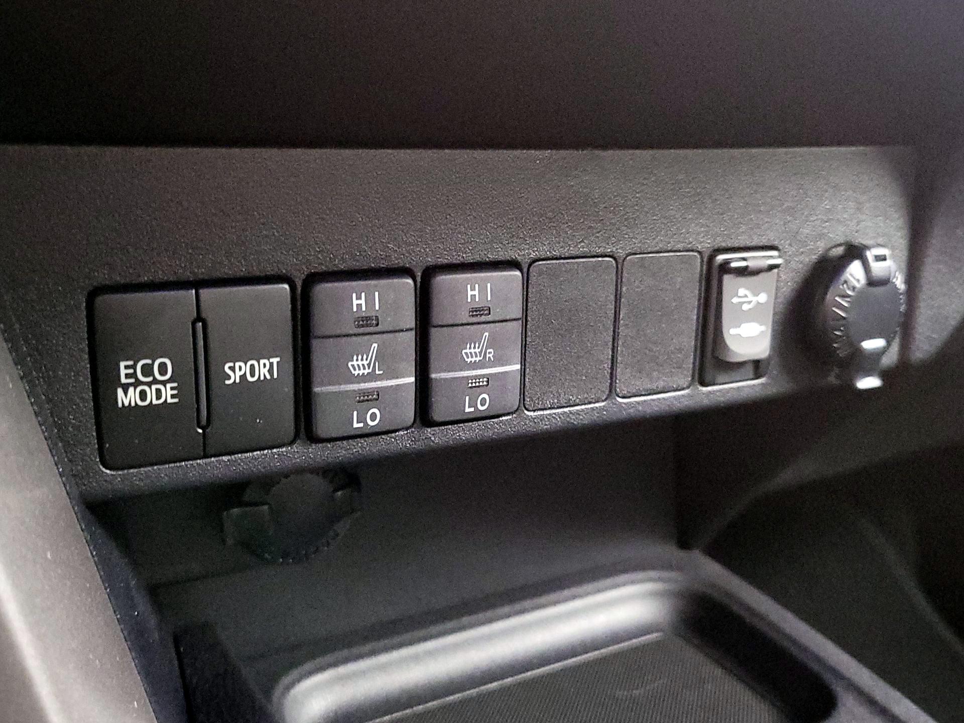 Thumbnail: 2017 Toyota RAV4 - 18