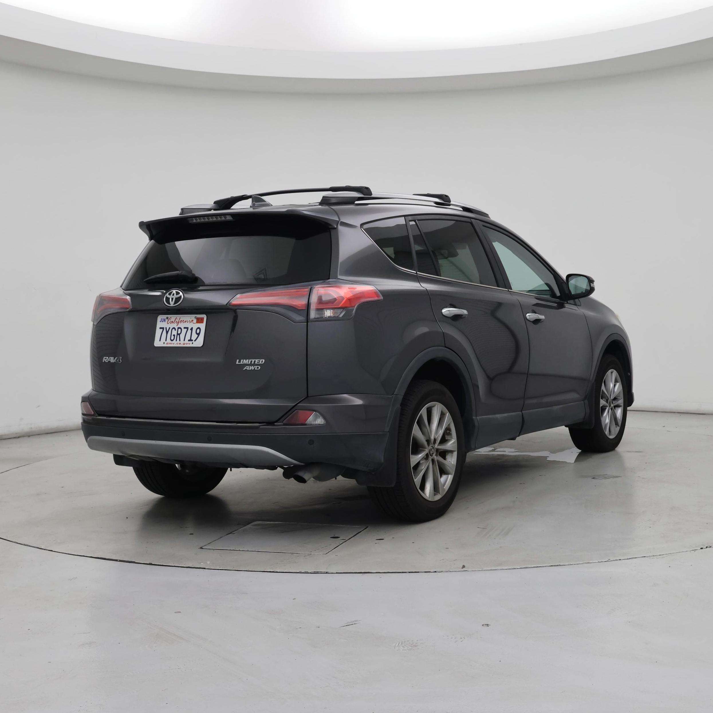 Thumbnail: 2017 Toyota RAV4 - 8