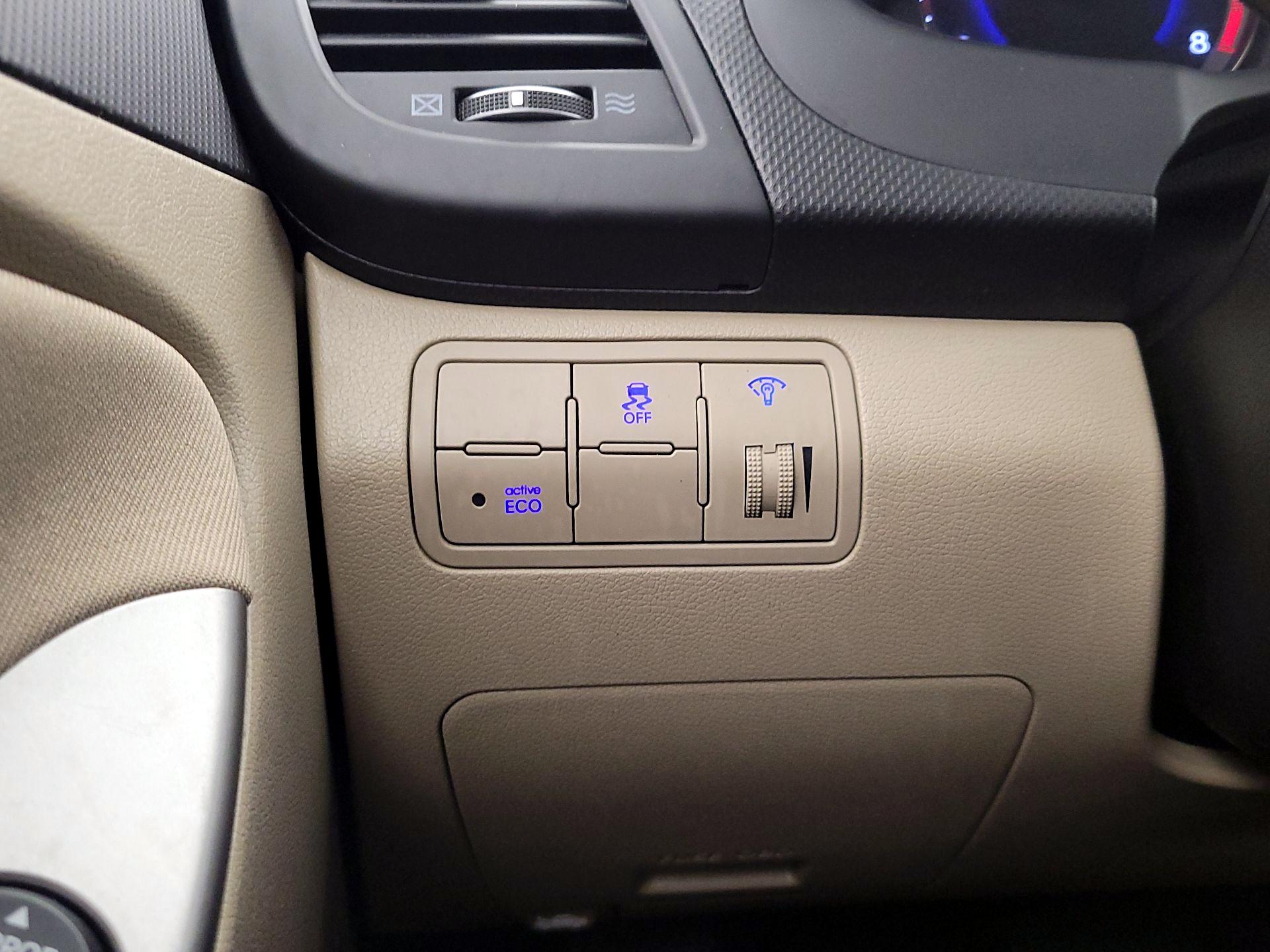 Thumbnail: 2016 Hyundai Accent - 13