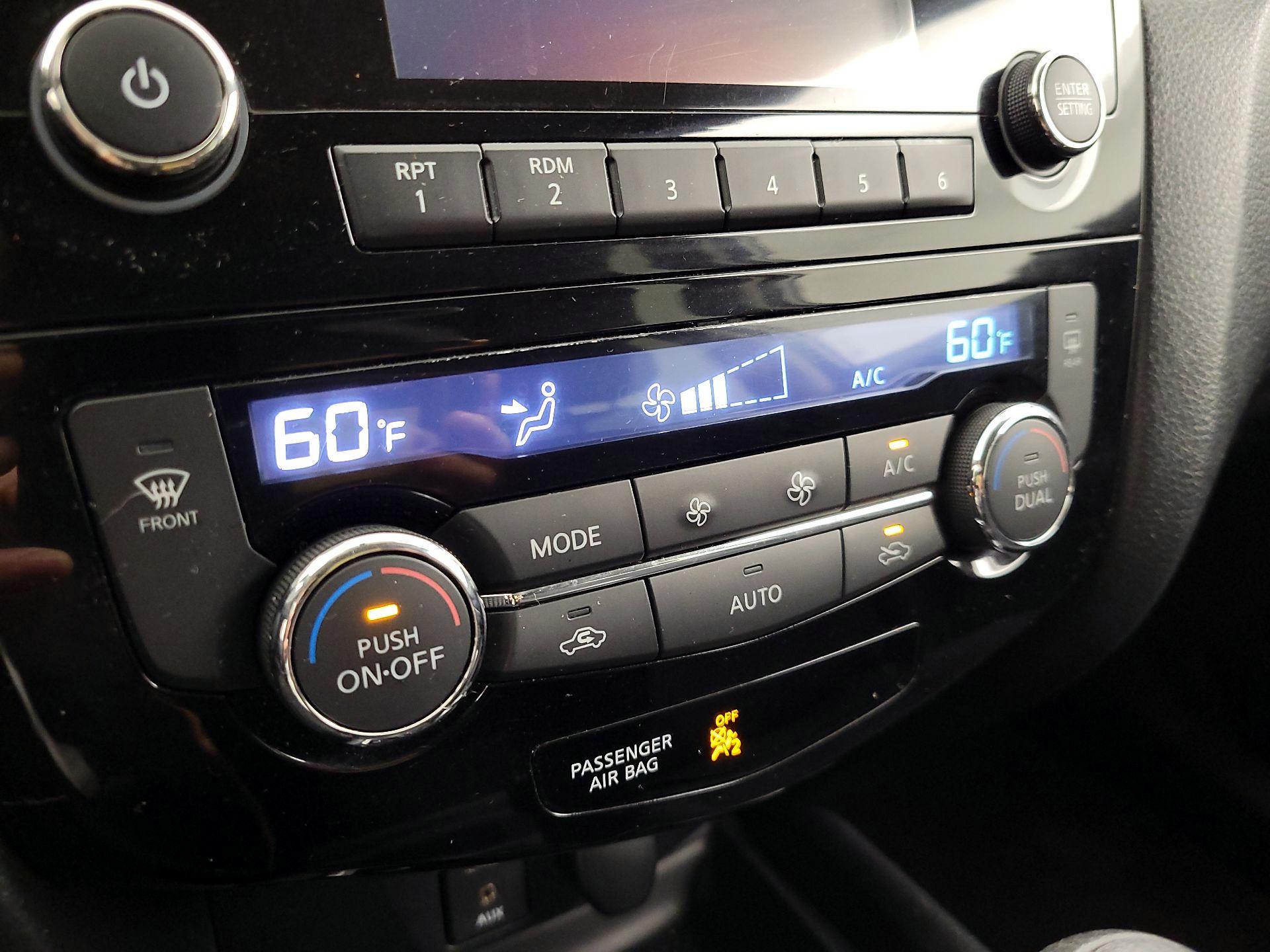 Thumbnail: 2015 Nissan Rogue - 16