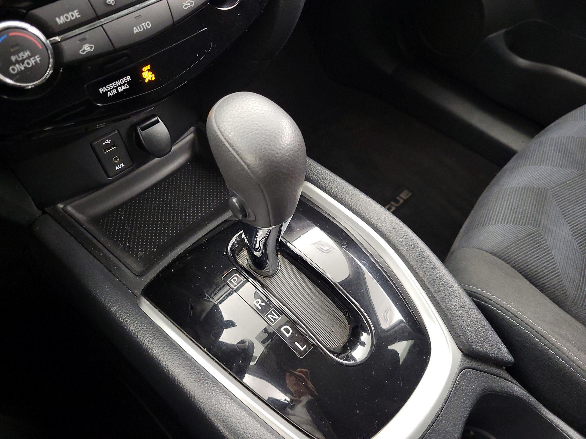 Thumbnail: 2015 Nissan Rogue - 17