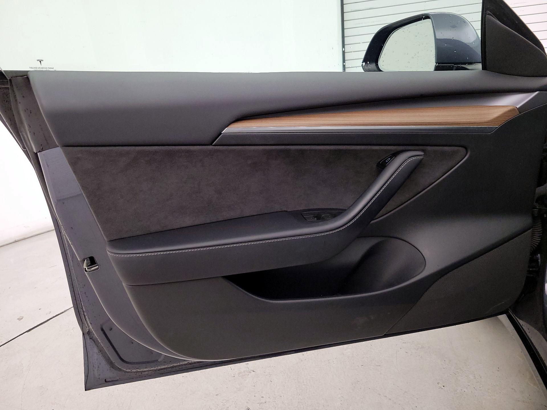 Thumbnail: 2023 Tesla Model 3 - 12