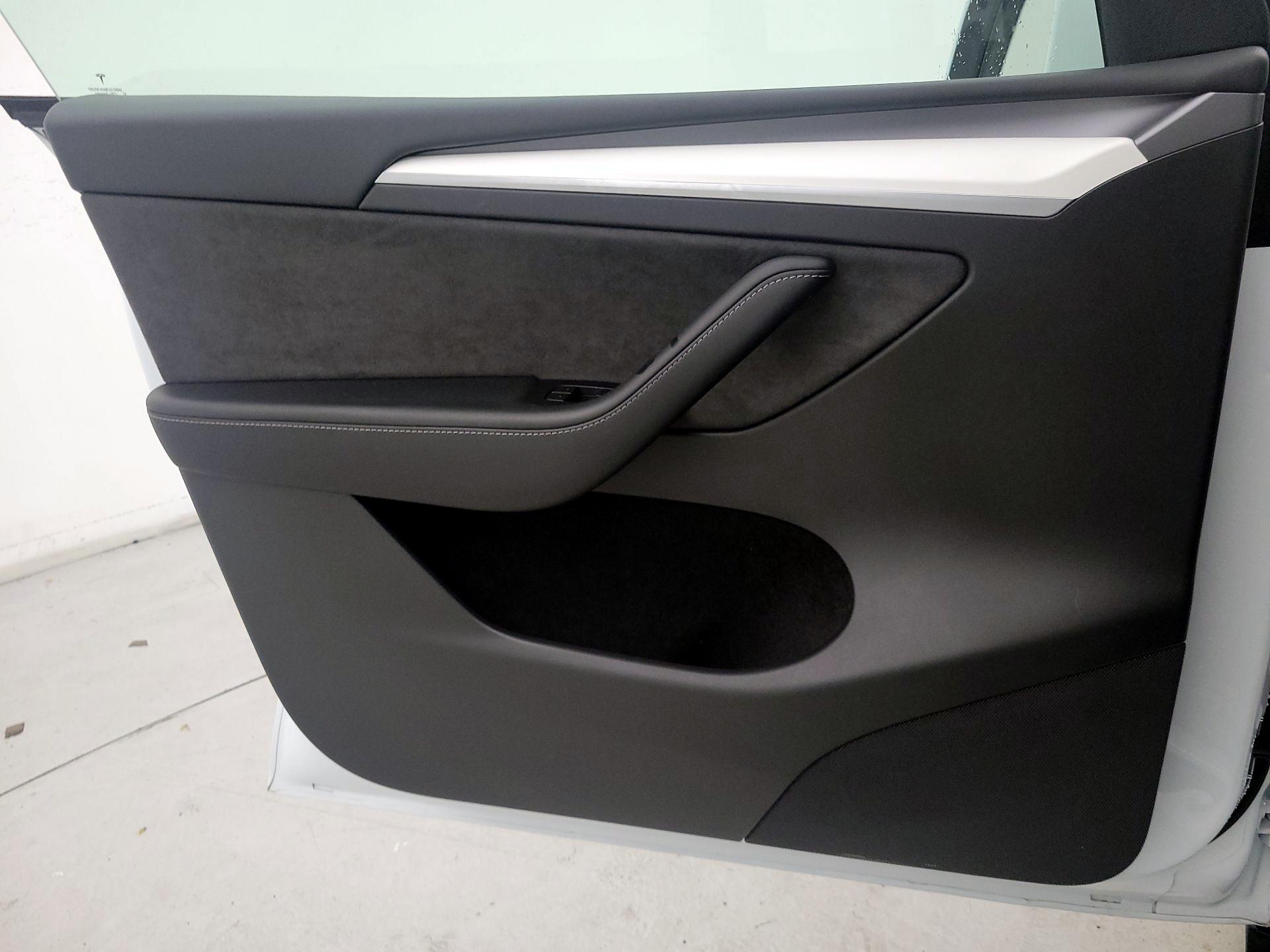 Thumbnail: 2023 Tesla Model Y - 12