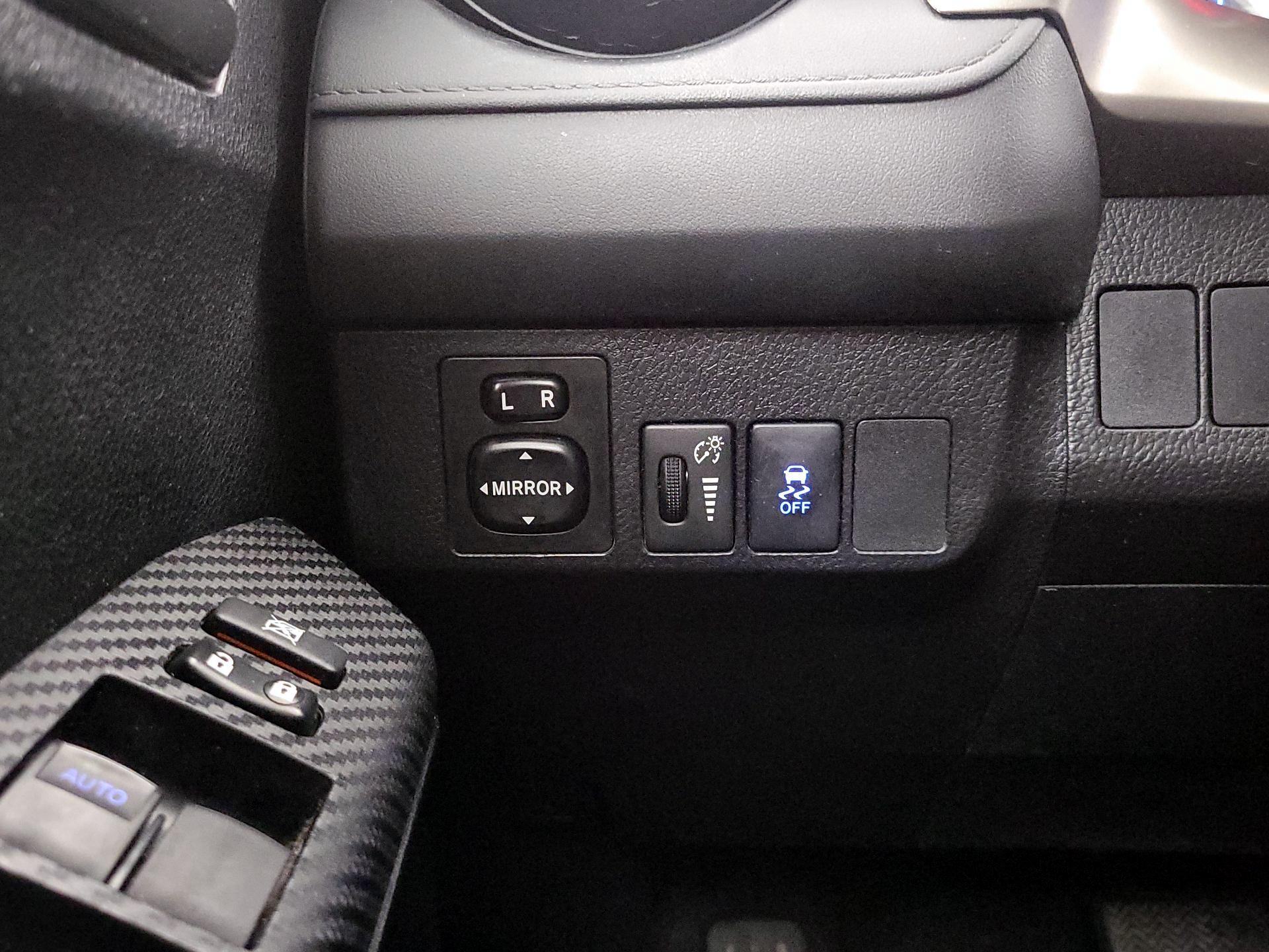 Thumbnail: 2015 Toyota RAV4 - 13