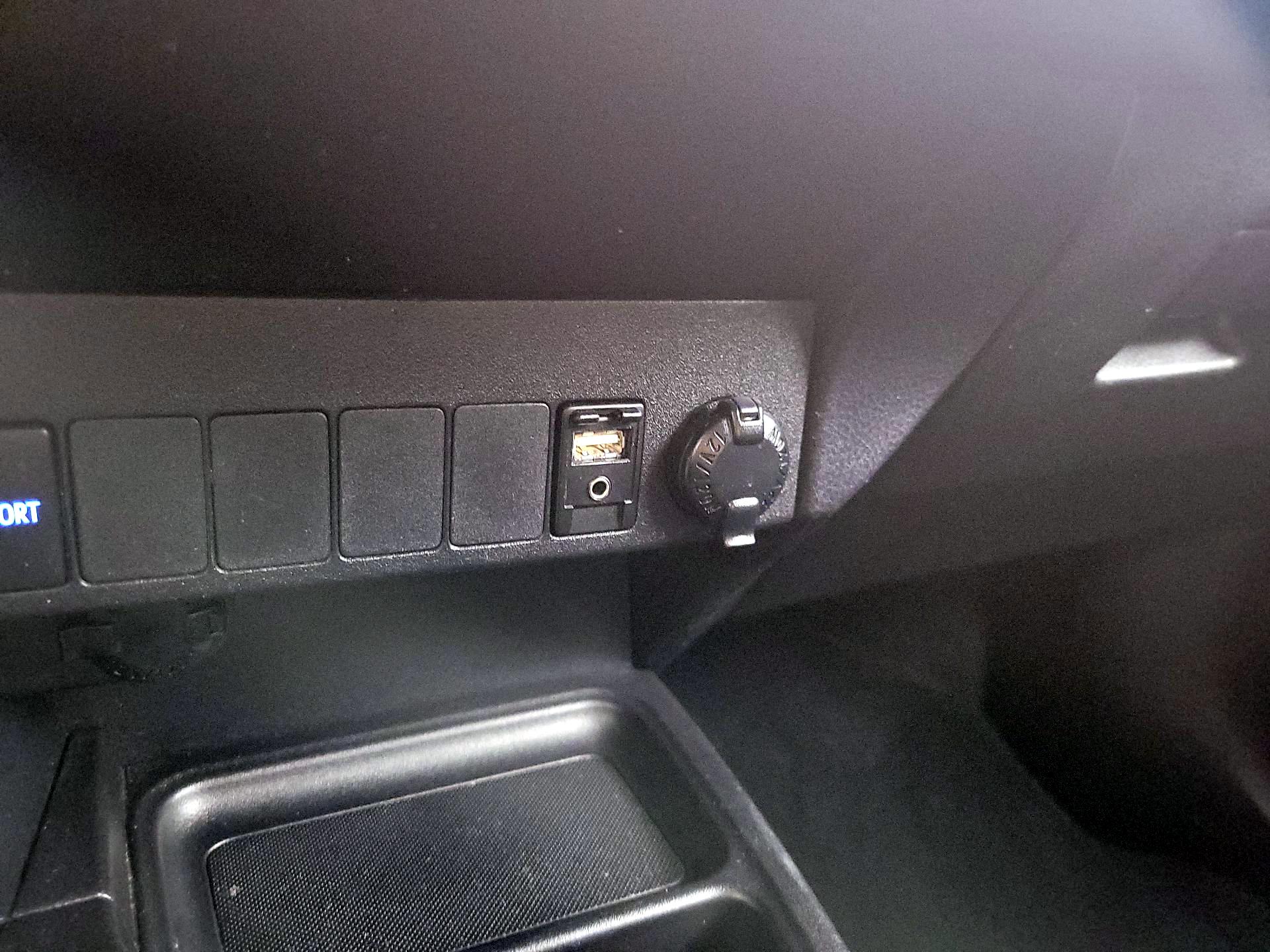 Thumbnail: 2015 Toyota RAV4 - 18