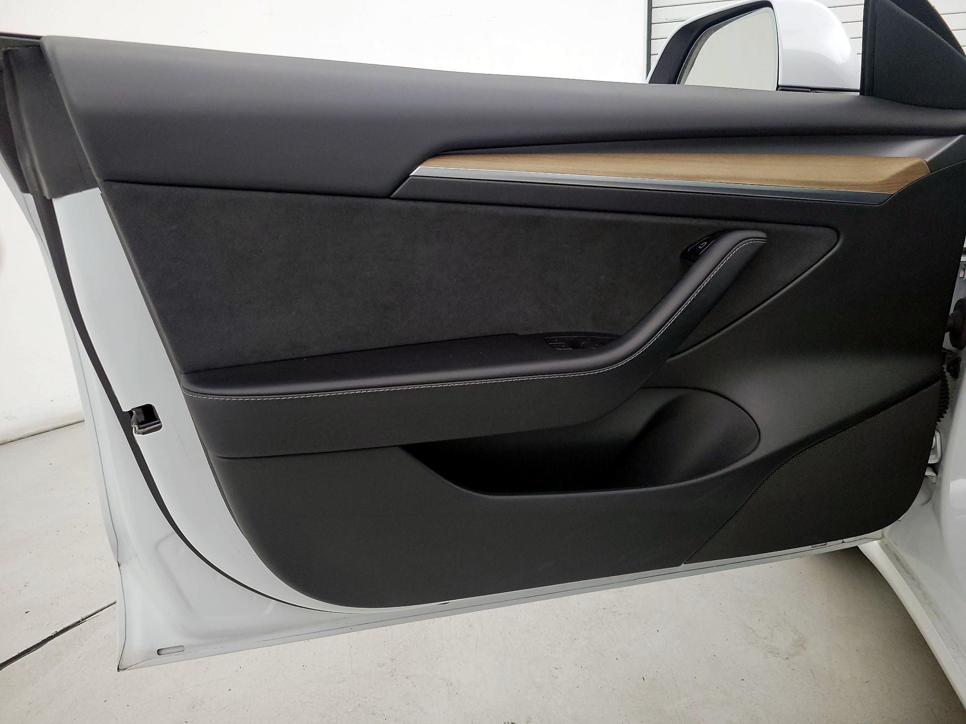 Thumbnail: 2021 Tesla Model 3 - 12