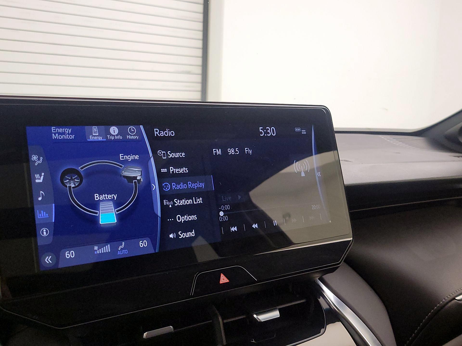 Thumbnail: 2021 Toyota Venza - 16