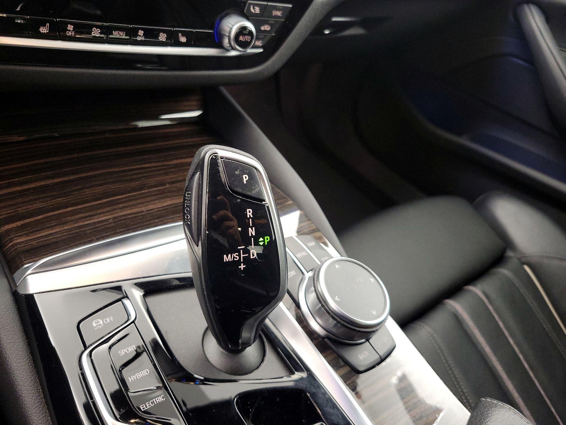 Thumbnail: 2023 BMW 5 Series - 18