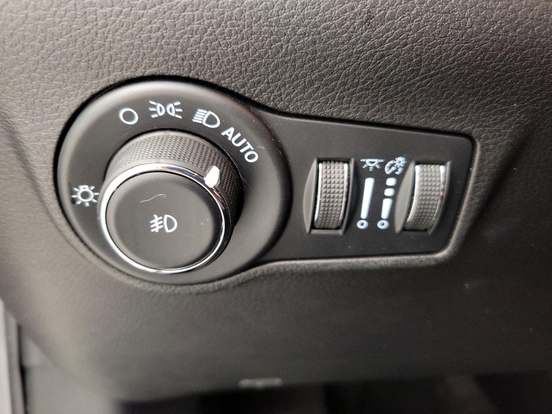 Thumbnail: 2023 Jeep Compass - 13