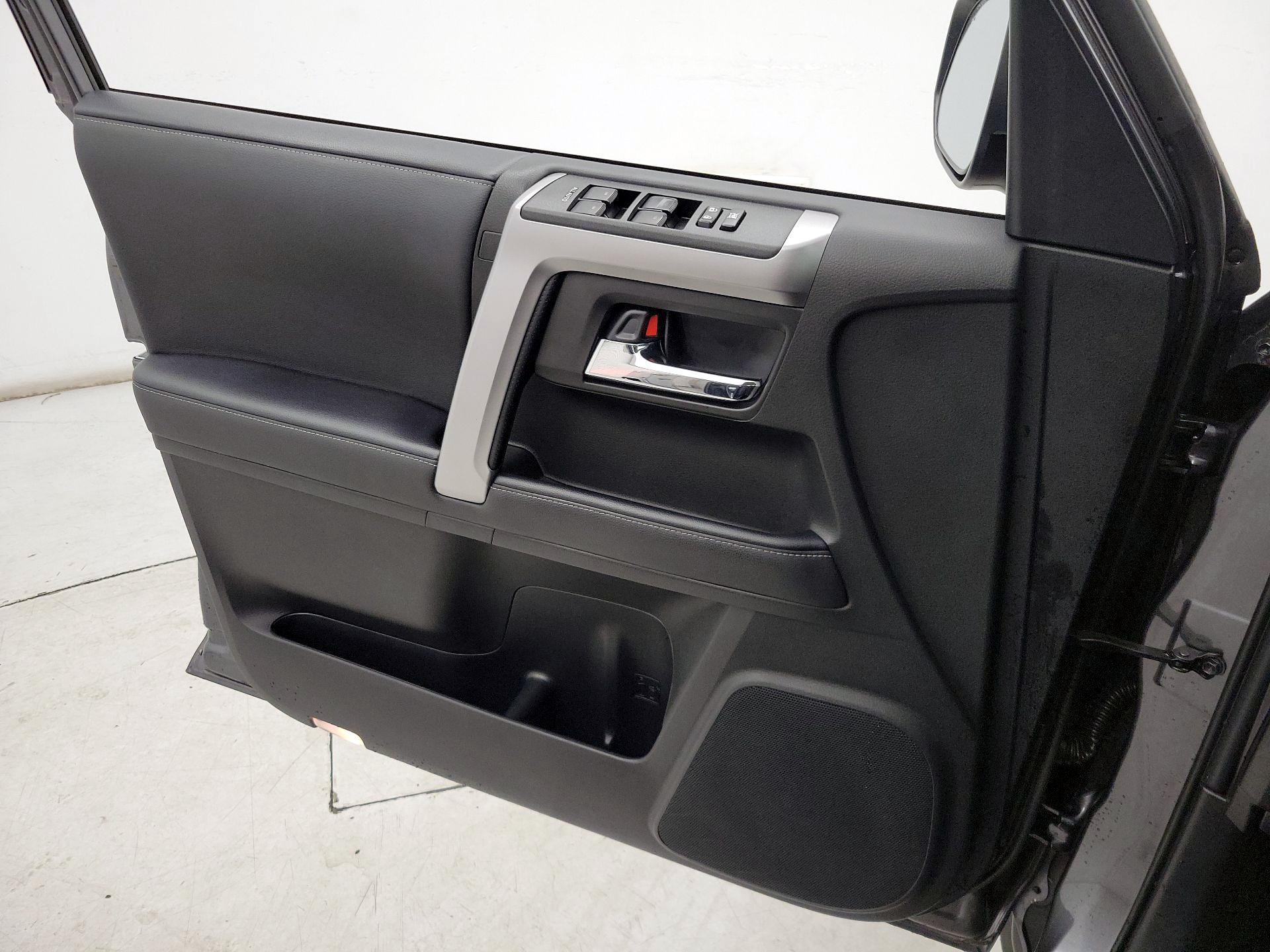 Thumbnail: 2020 Toyota 4Runner - 12