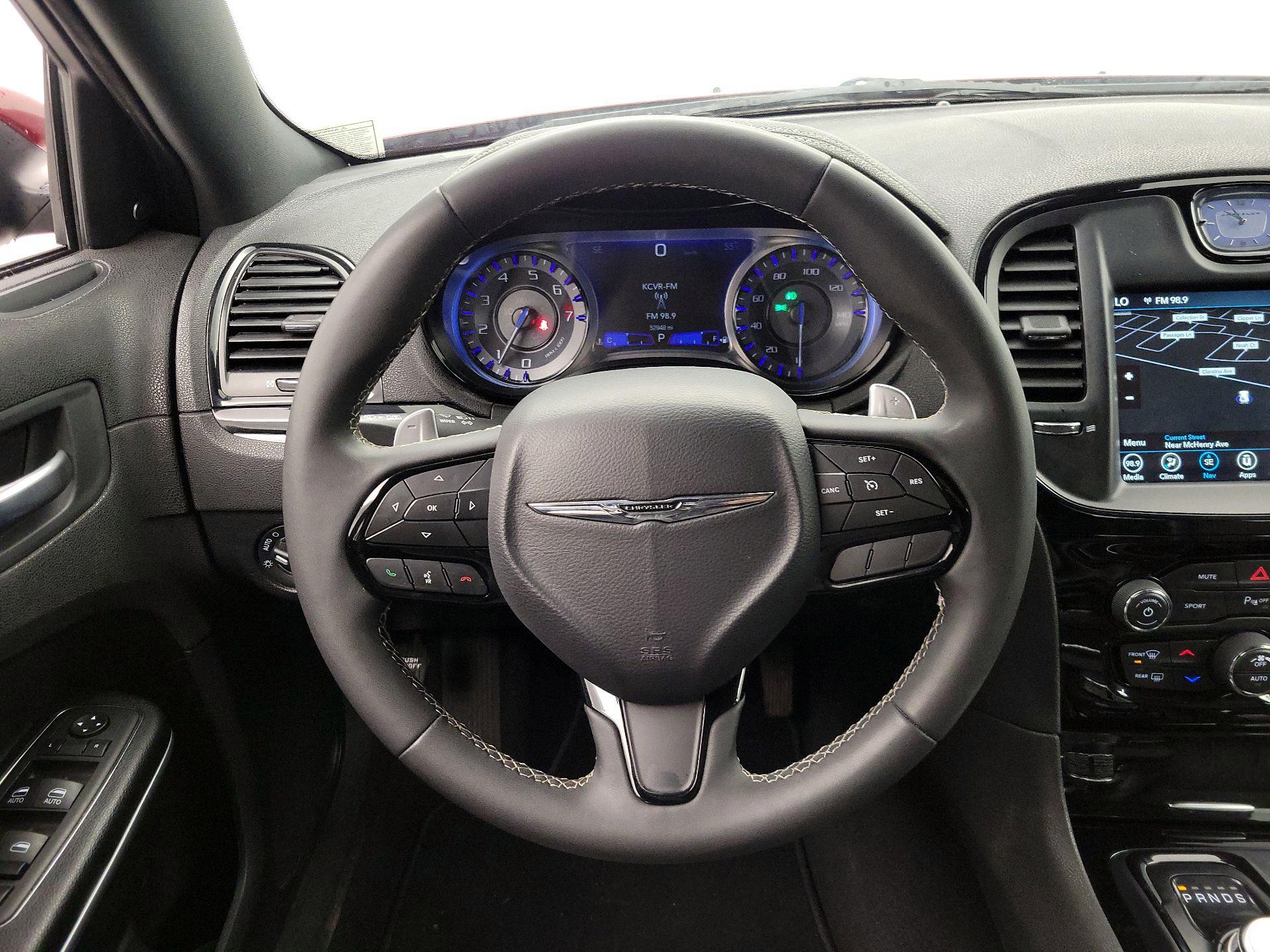 Thumbnail: 2023 Chrysler 300 - 10