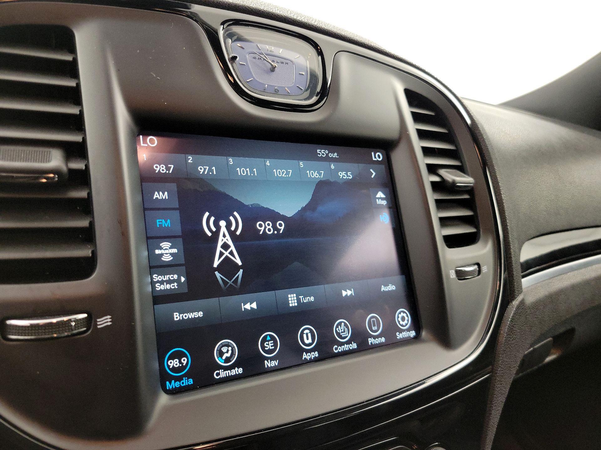 Thumbnail: 2023 Chrysler 300 - 16