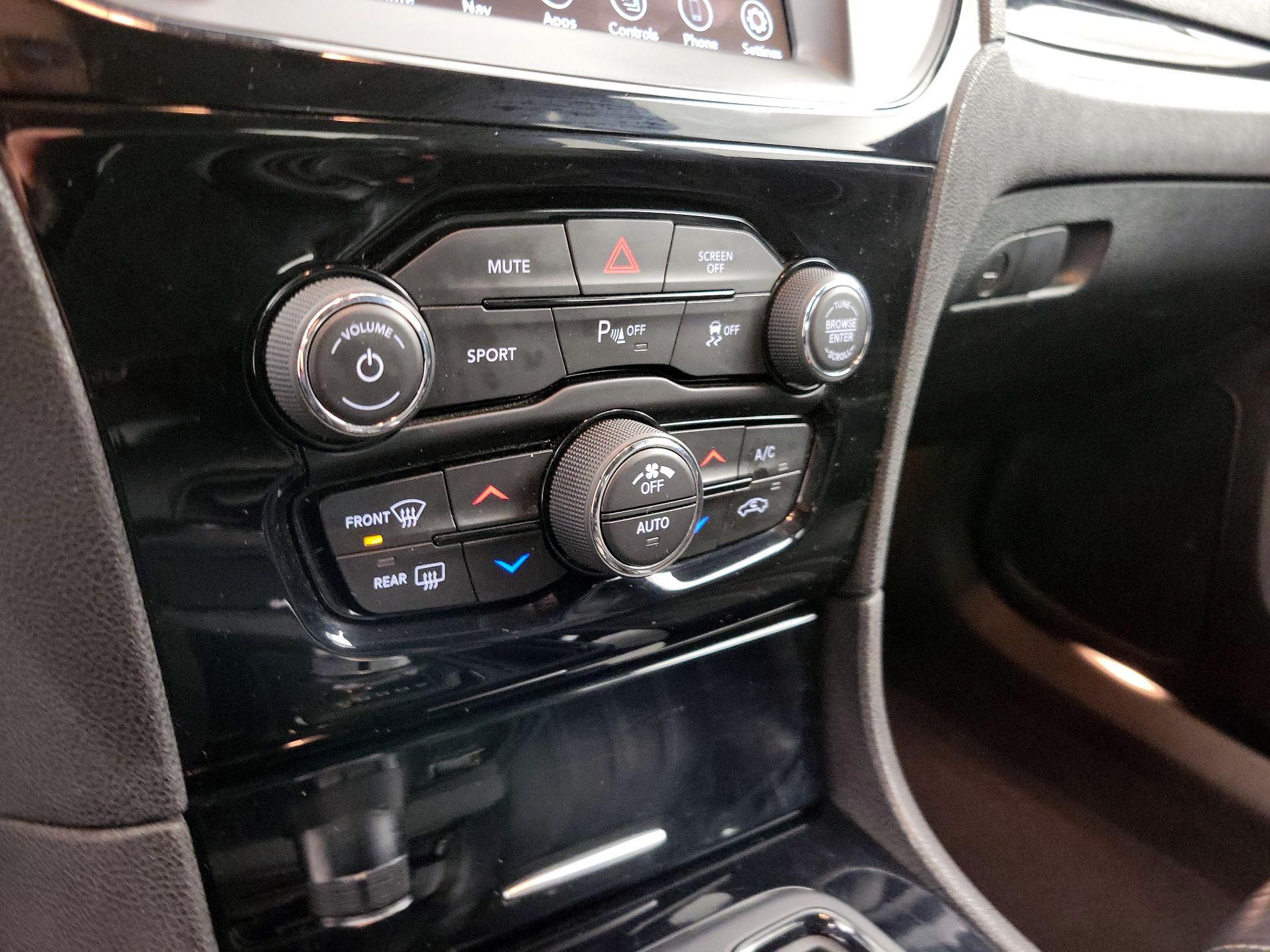 Thumbnail: 2023 Chrysler 300 - 17