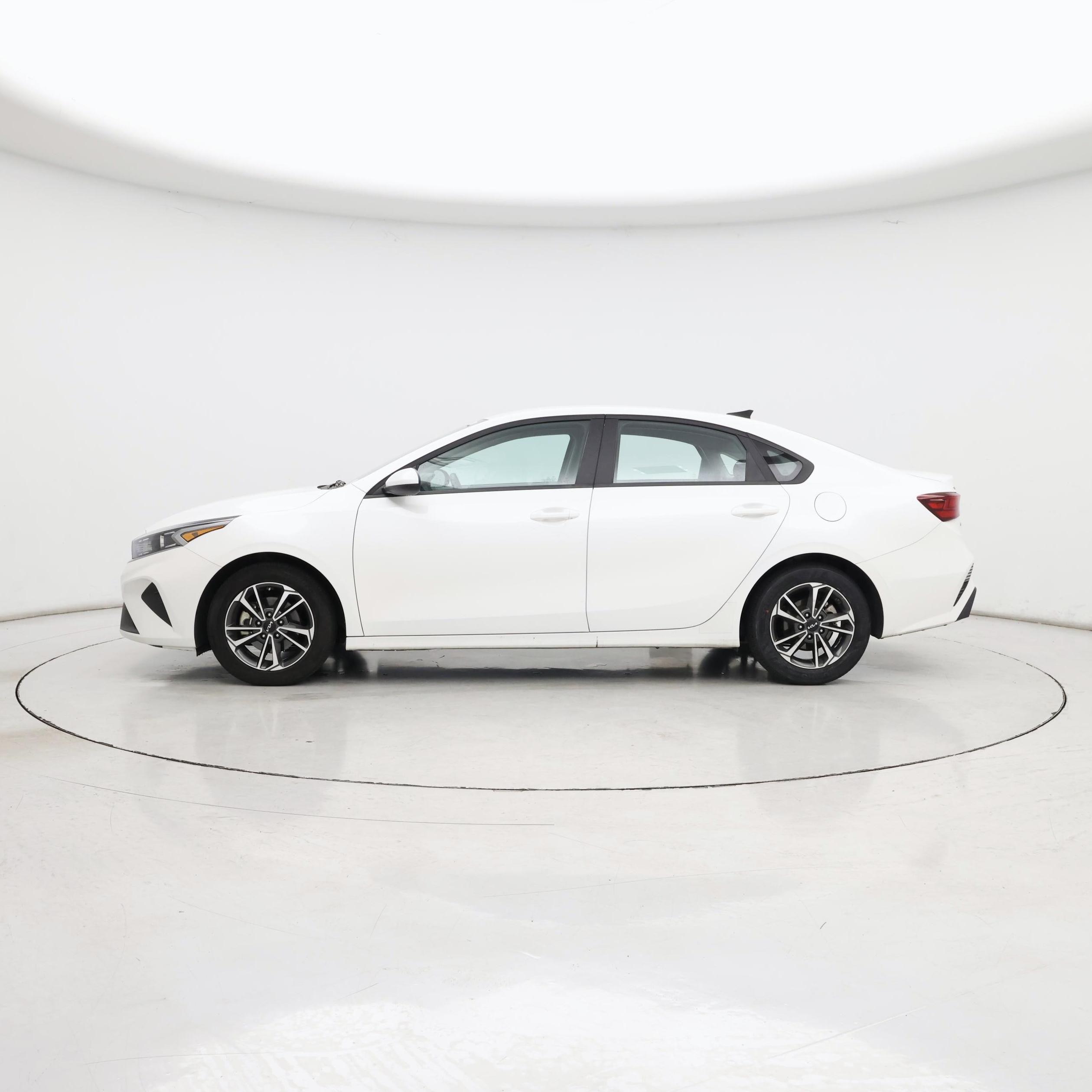 Thumbnail: 2024 Kia Forte - 3