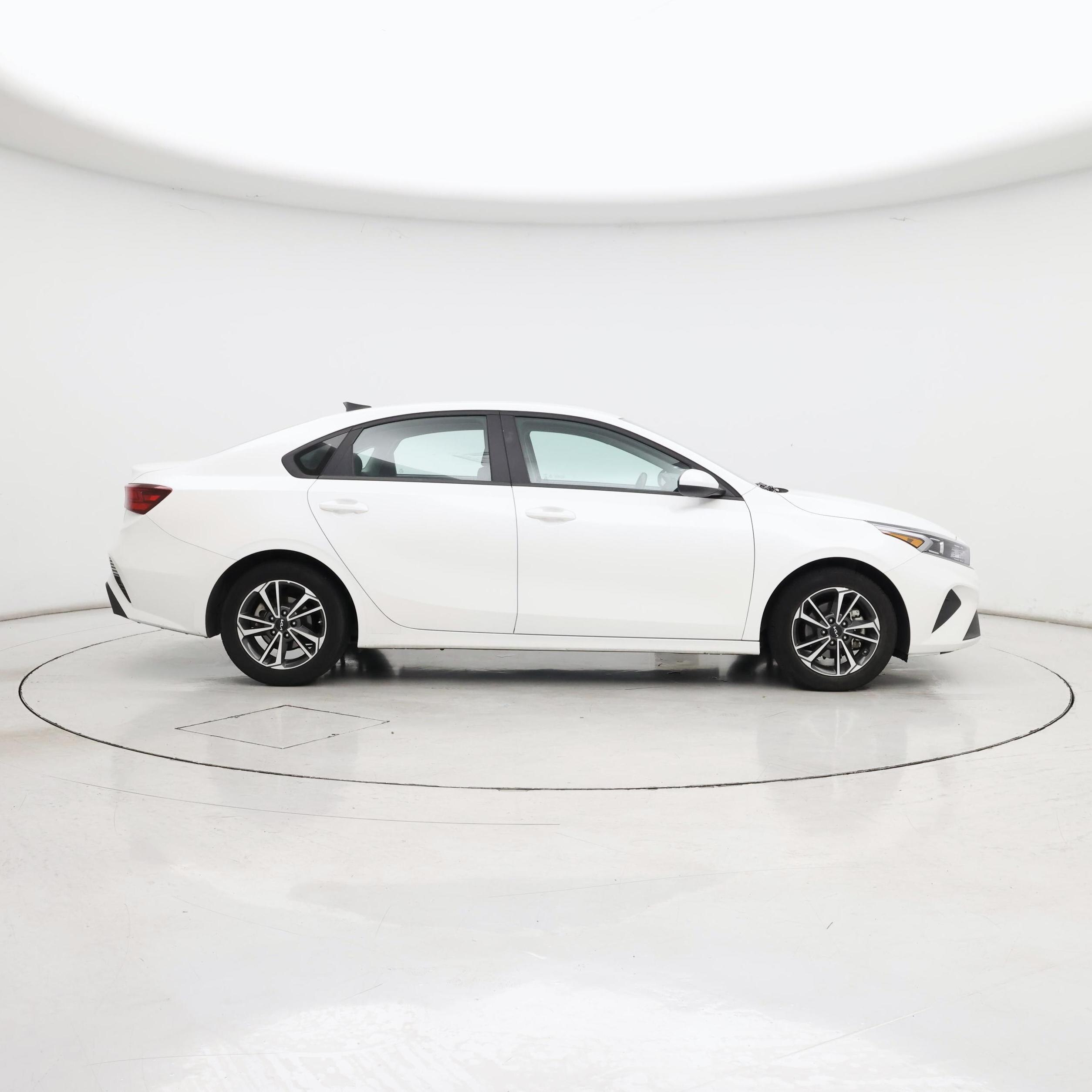 Thumbnail: 2024 Kia Forte - 7