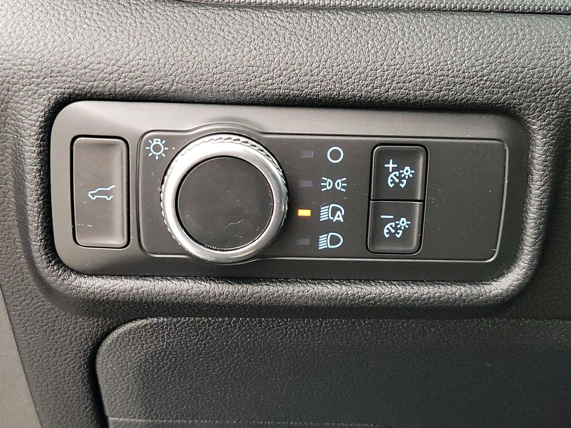 Thumbnail: 2021 Ford Explorer - 13