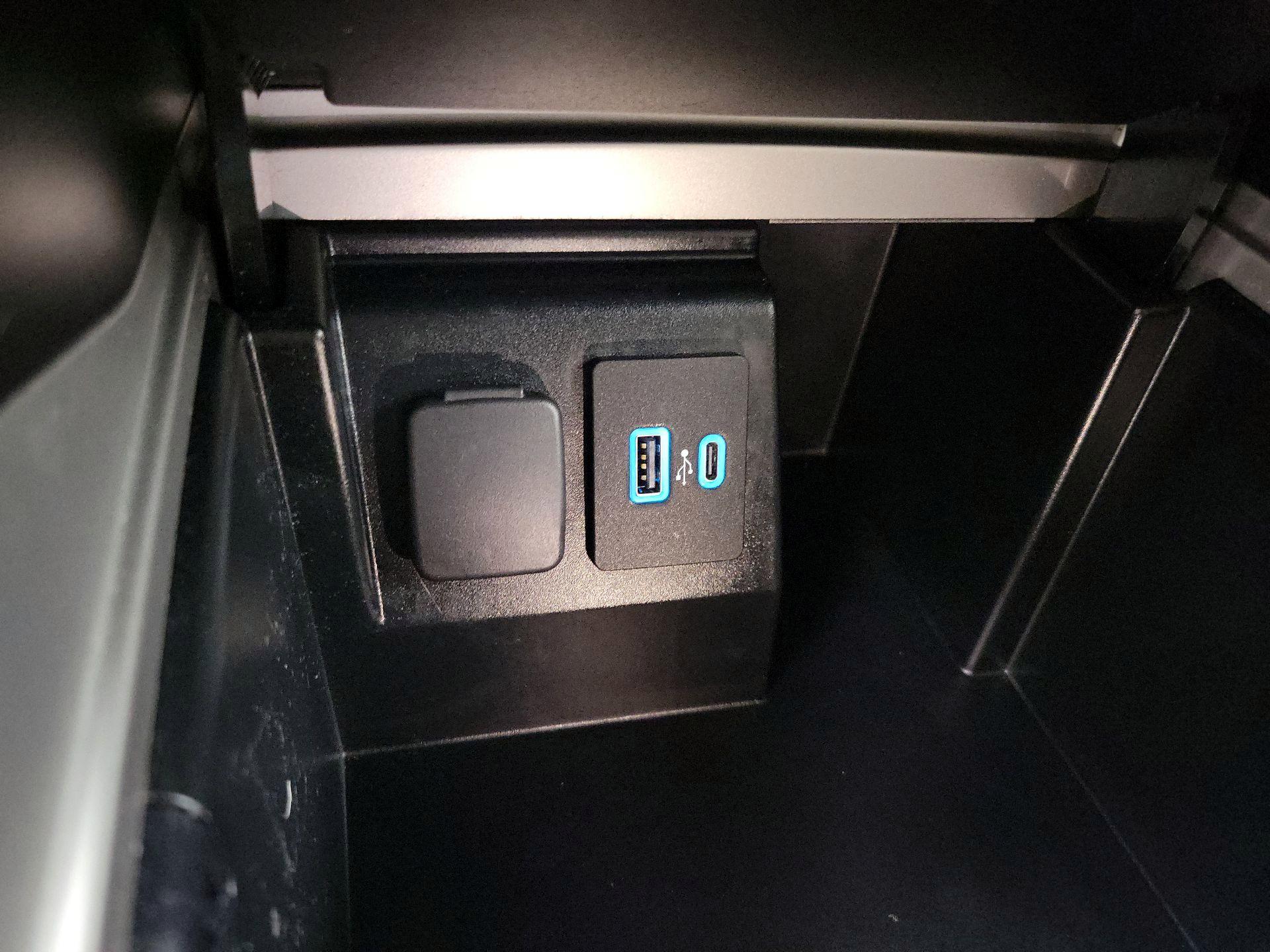 Thumbnail: 2021 Ford Explorer - 18