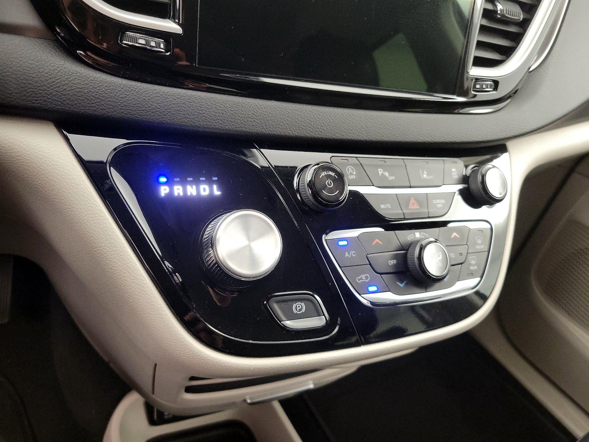 Thumbnail: 2024 Chrysler Pacifica - 17