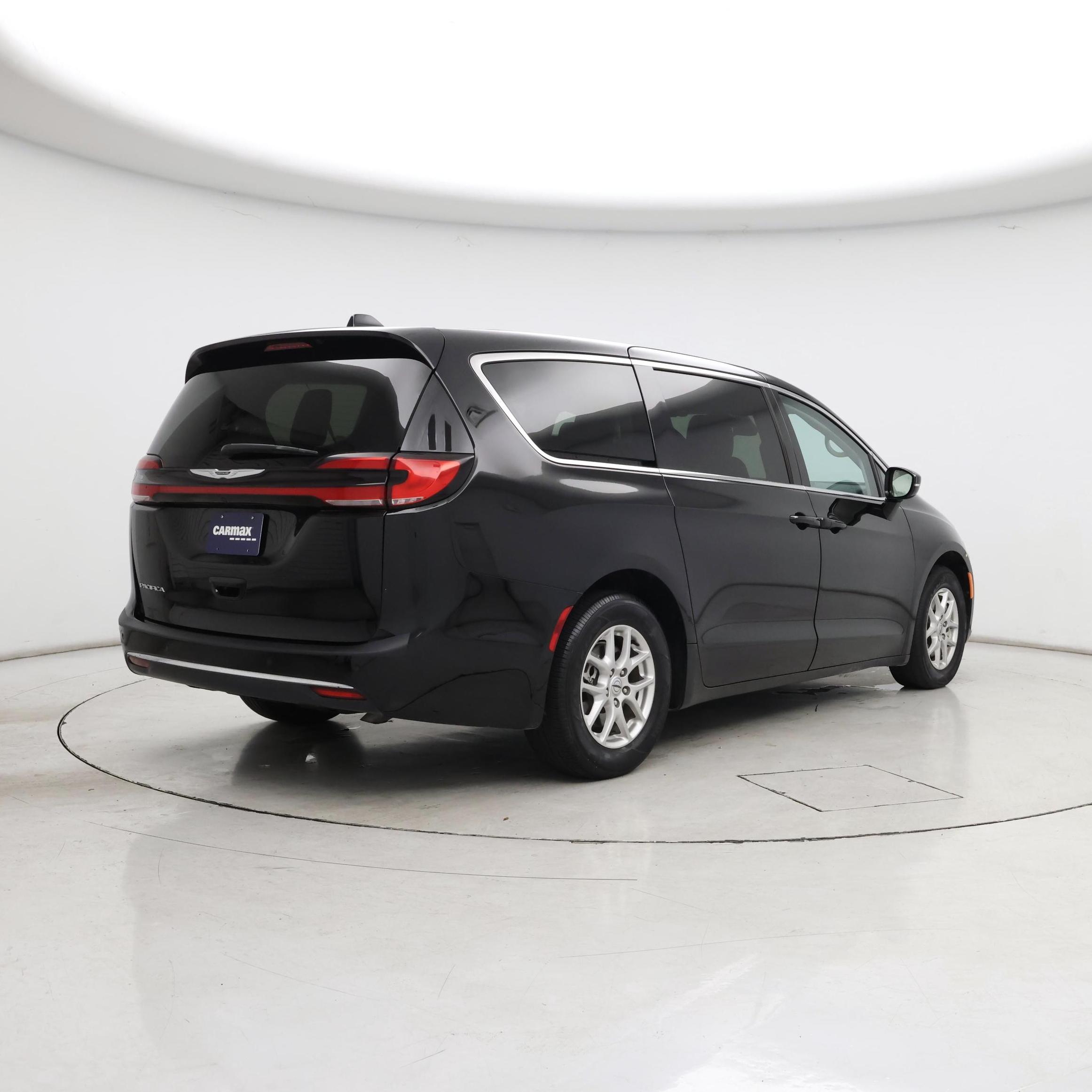 Thumbnail: 2024 Chrysler Pacifica - 8