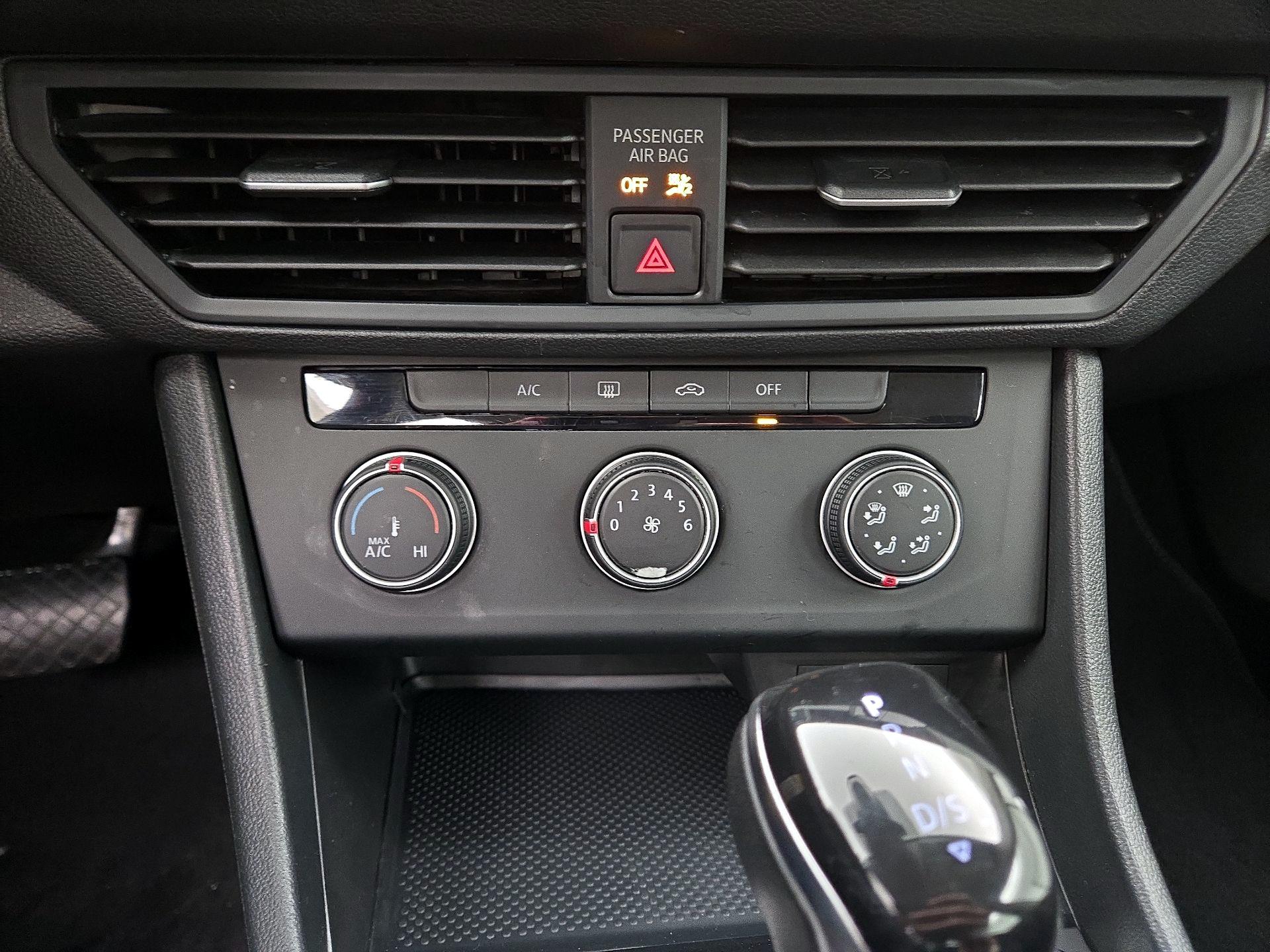 Thumbnail: 2024 Volkswagen Jetta - 16