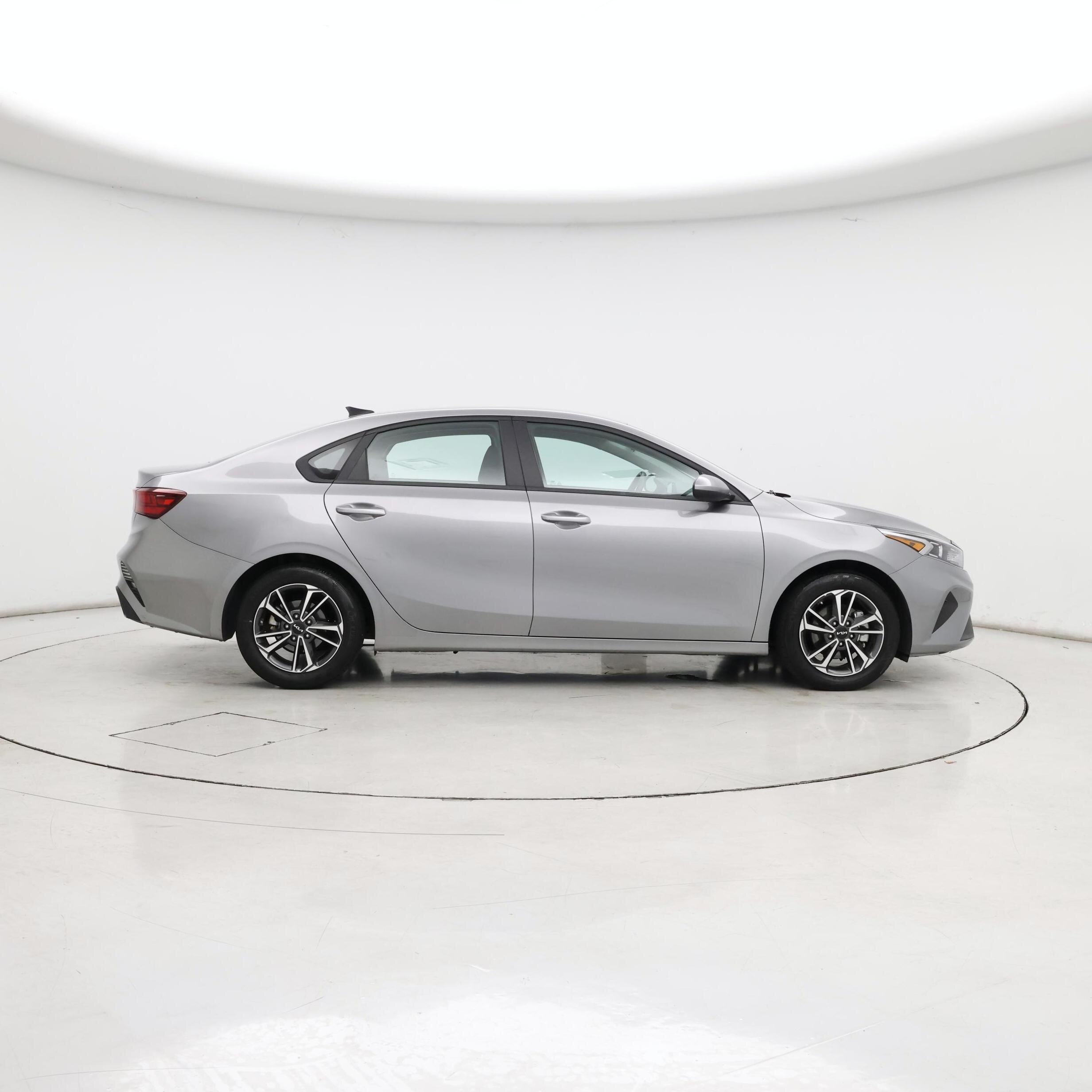 Thumbnail: 2024 Kia Forte - 7