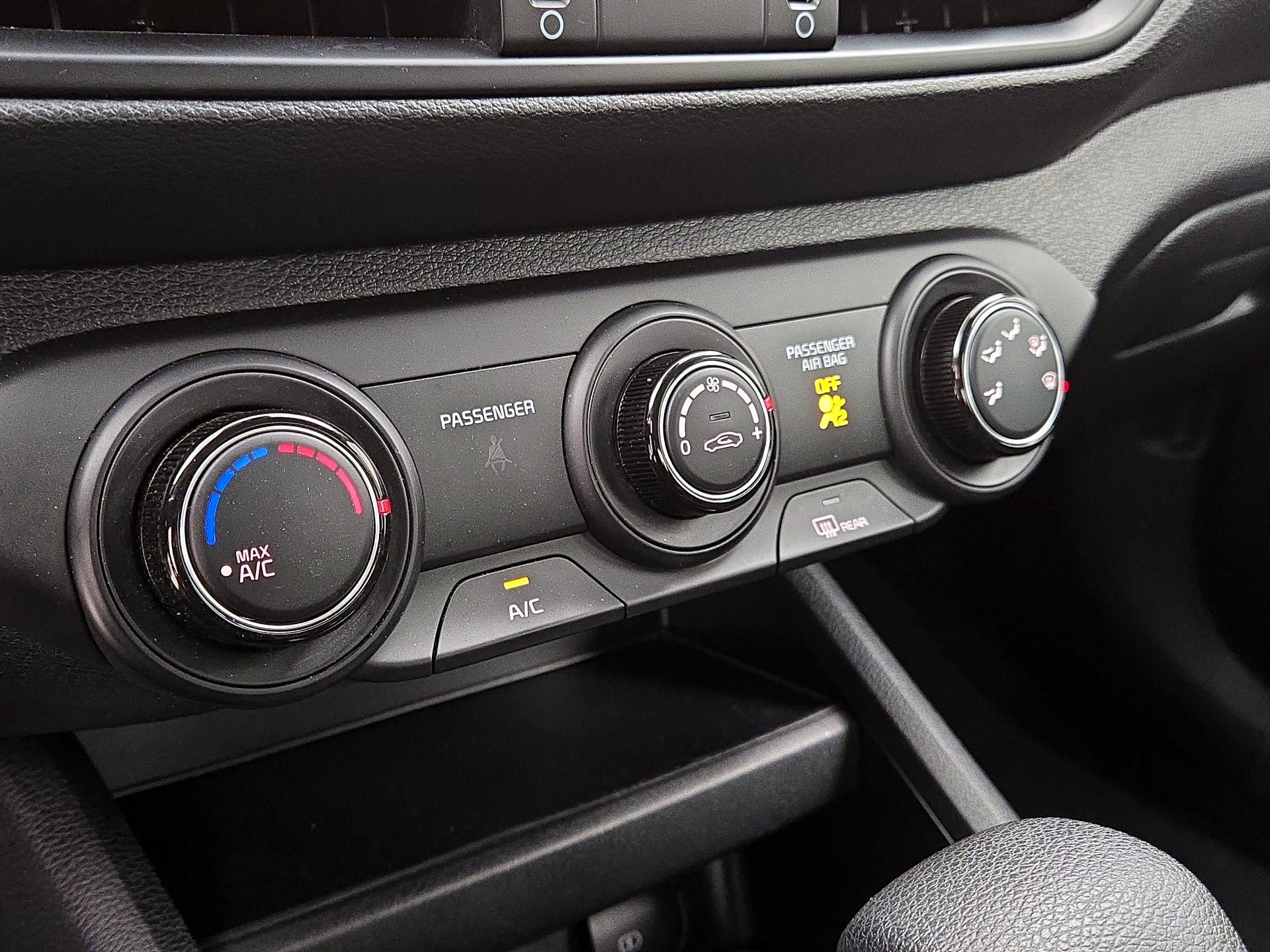 Thumbnail: 2024 Kia Forte - 16