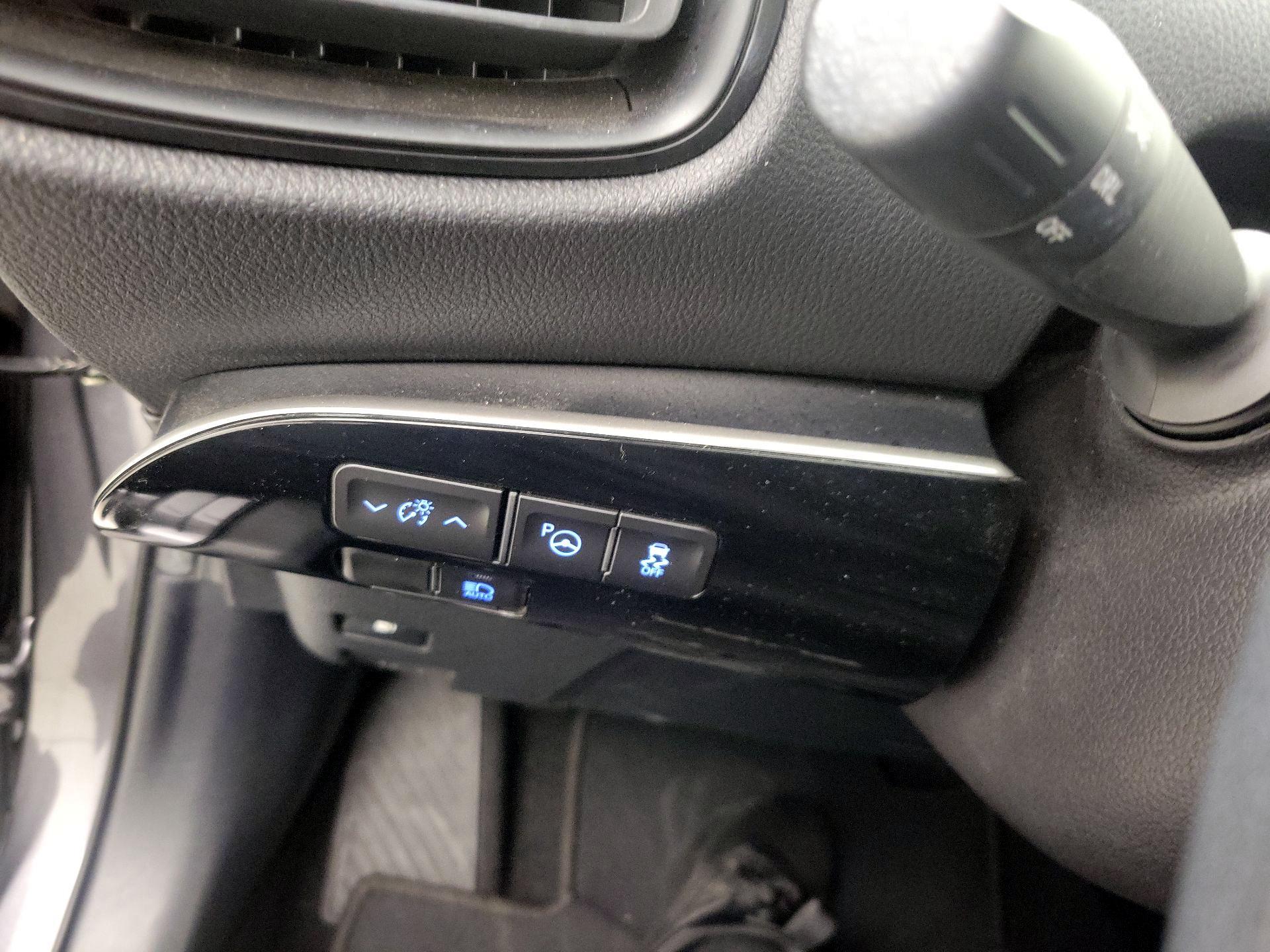 Thumbnail: 2022 Toyota Prius - 13