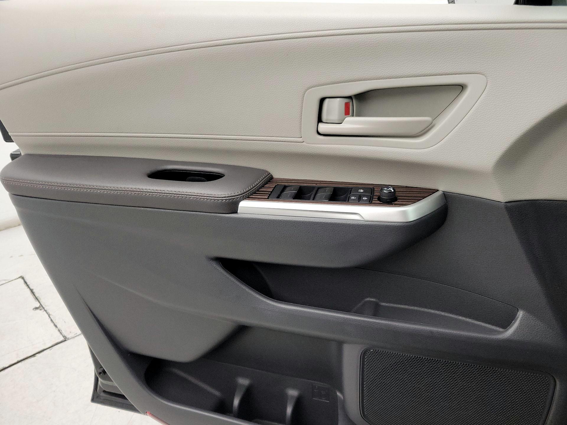 Thumbnail: 2024 Toyota Sienna - 12