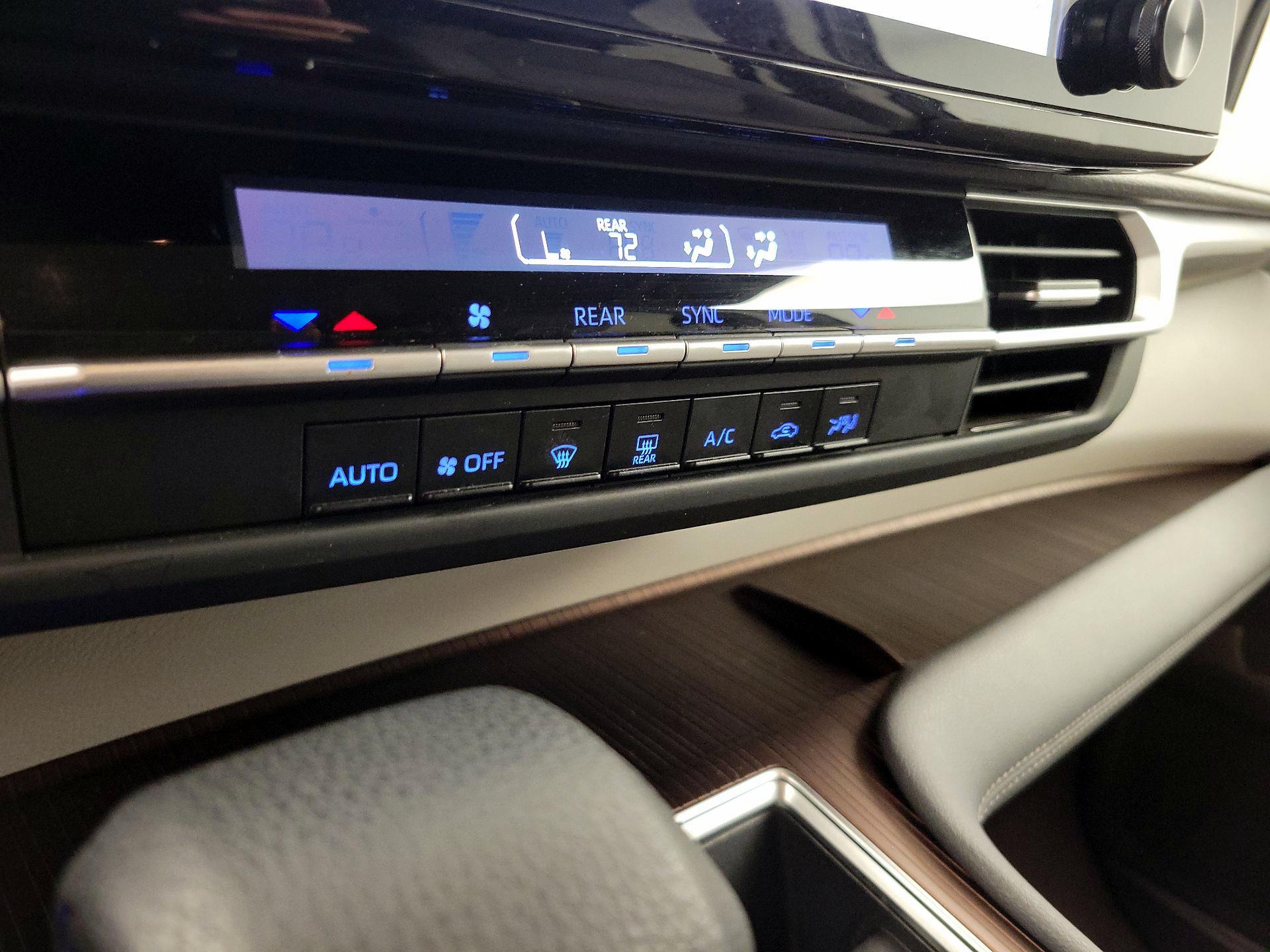 Thumbnail: 2024 Toyota Sienna - 16